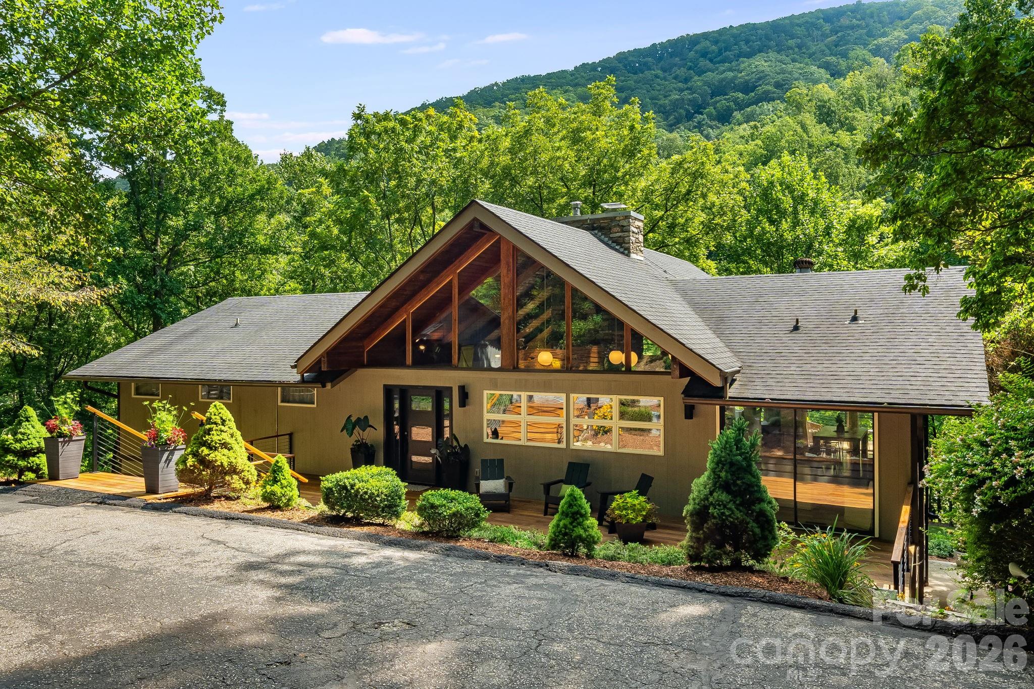 2752 Gerton Highway Property Photo 1