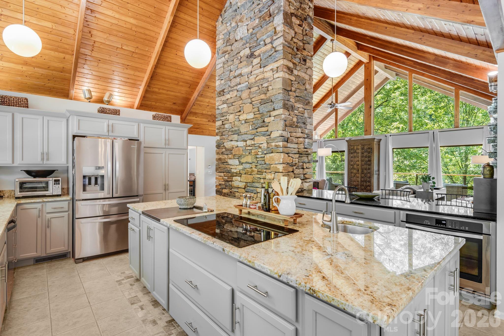 2752 Gerton Highway Property Photo 15