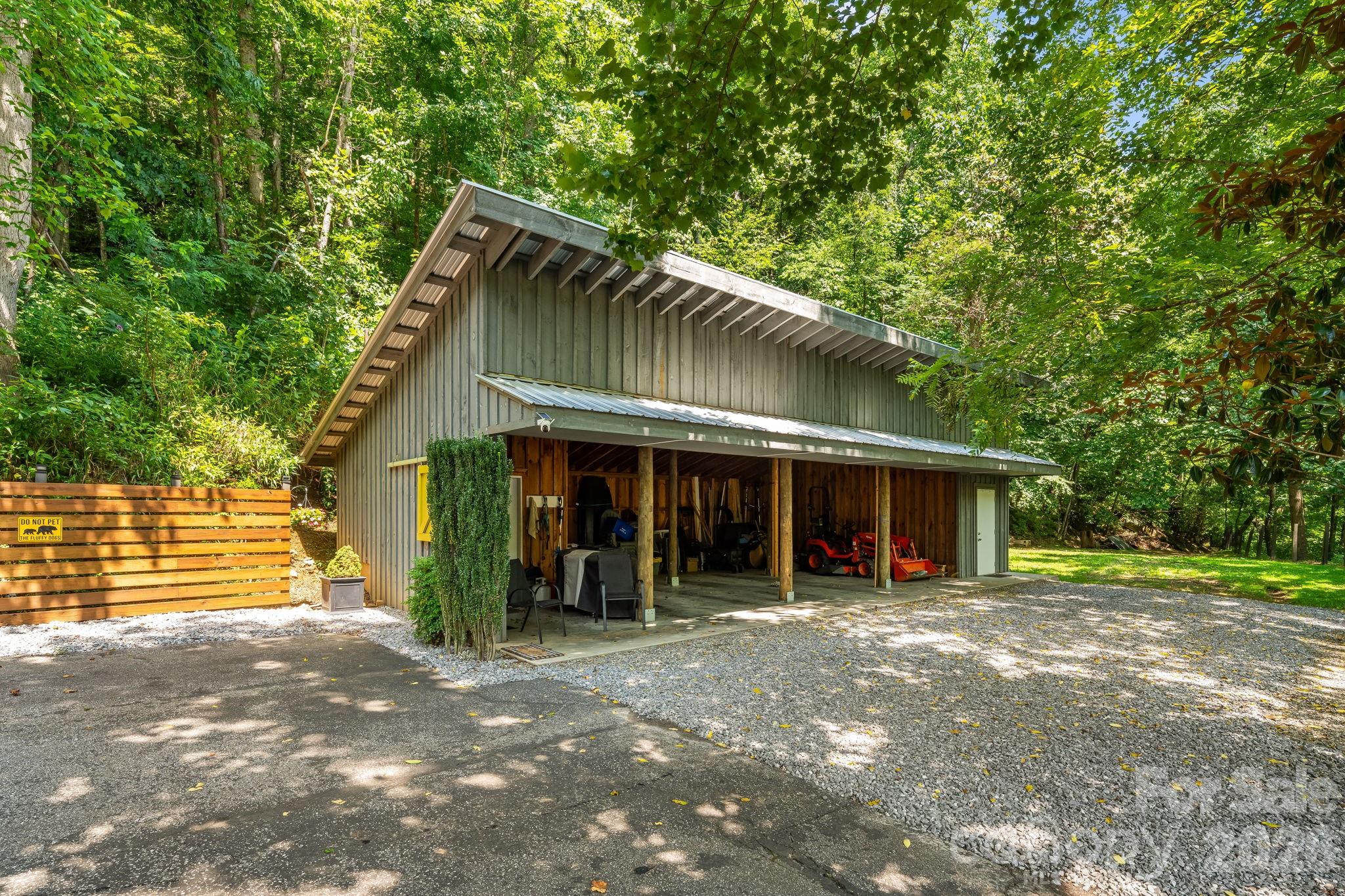 2752 Gerton Highway Property Photo 42