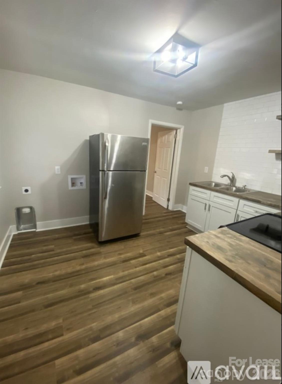 3128/3130 Ridge Avenue Property Photo 5