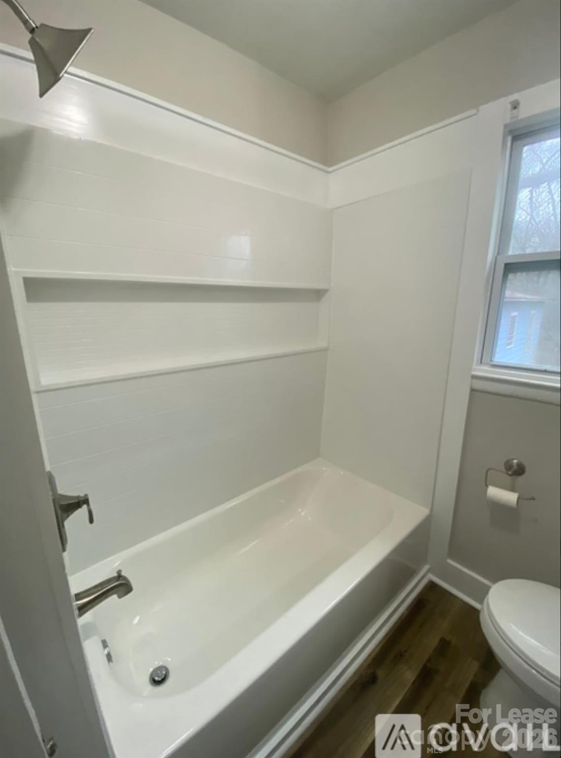 3128/3130 Ridge Avenue Property Photo 9