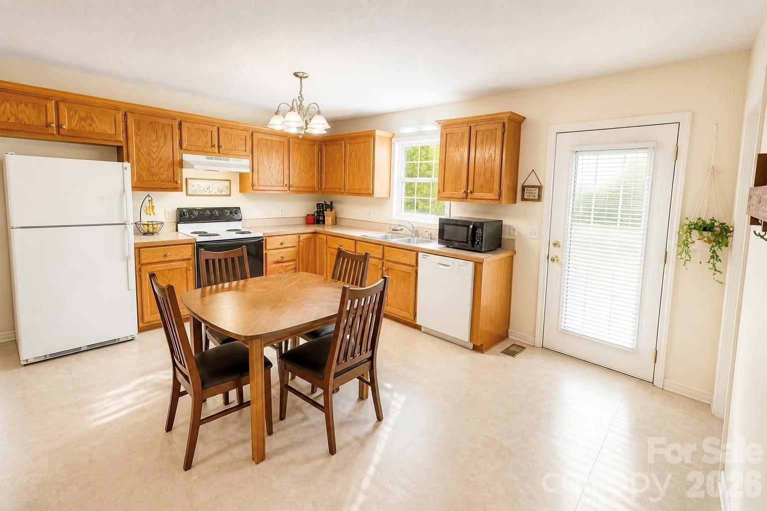 5189 Canary Court Property Photo 7
