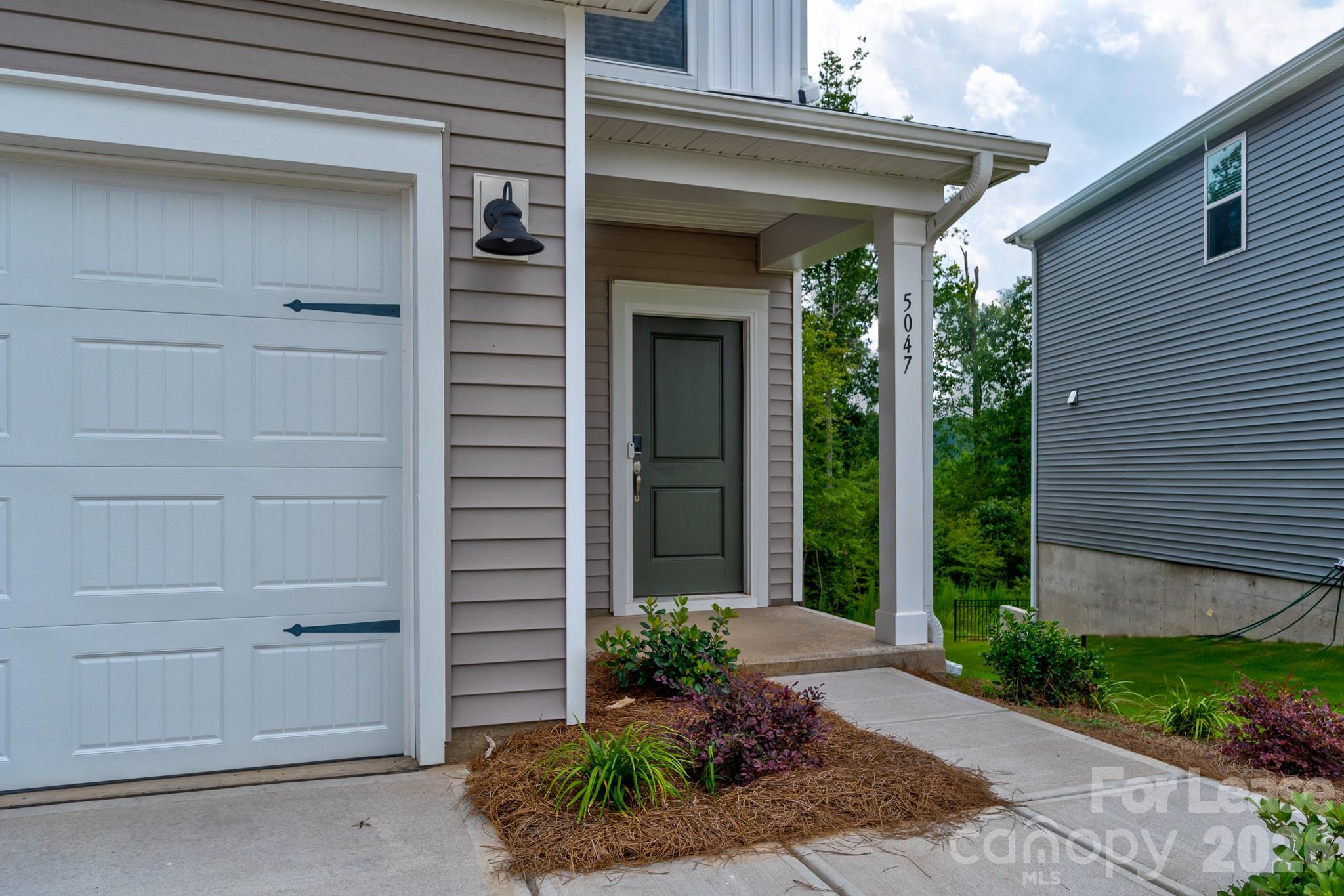 5047 Poplin Valley Property Photo 3