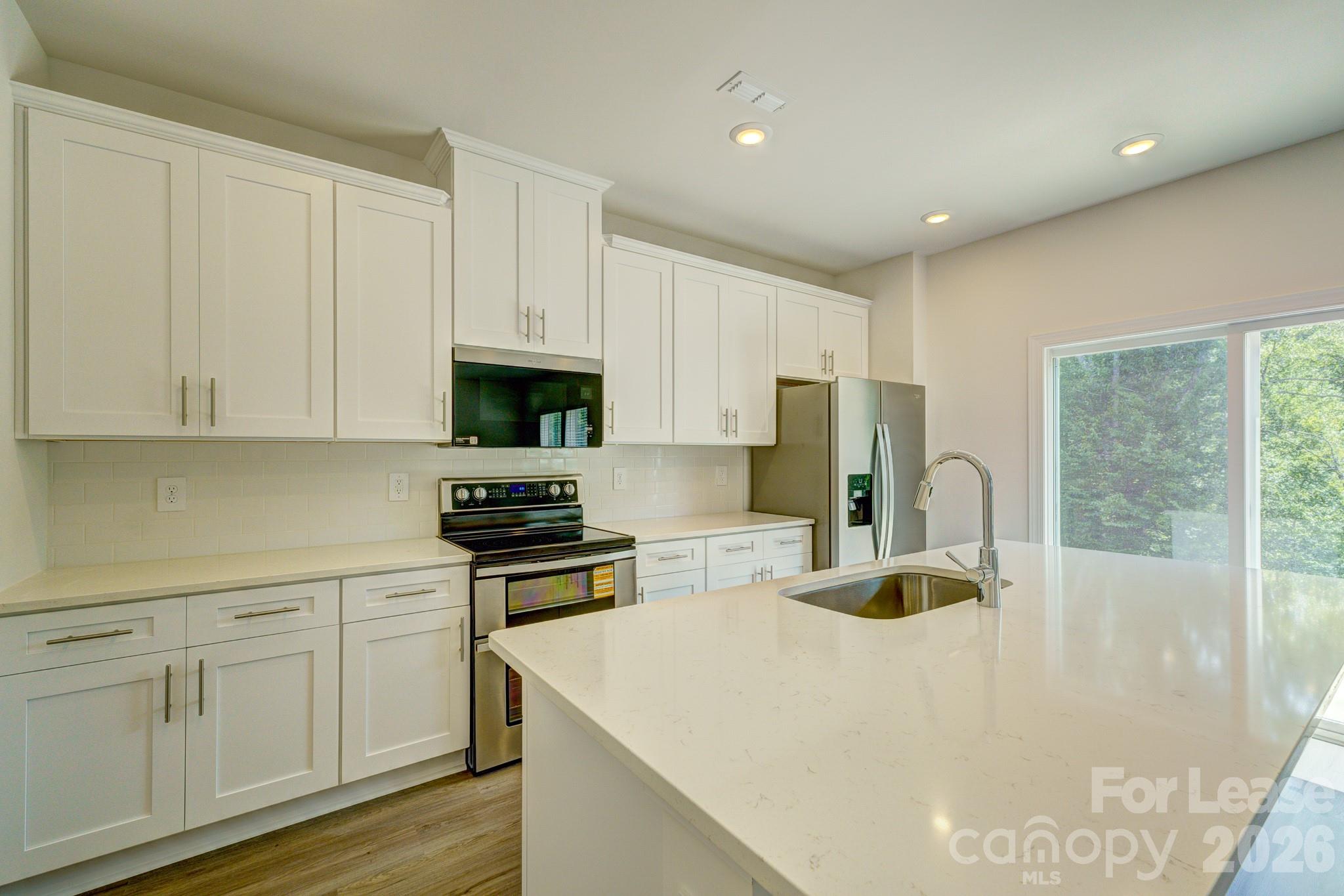 5047 Poplin Valley Property Photo 8