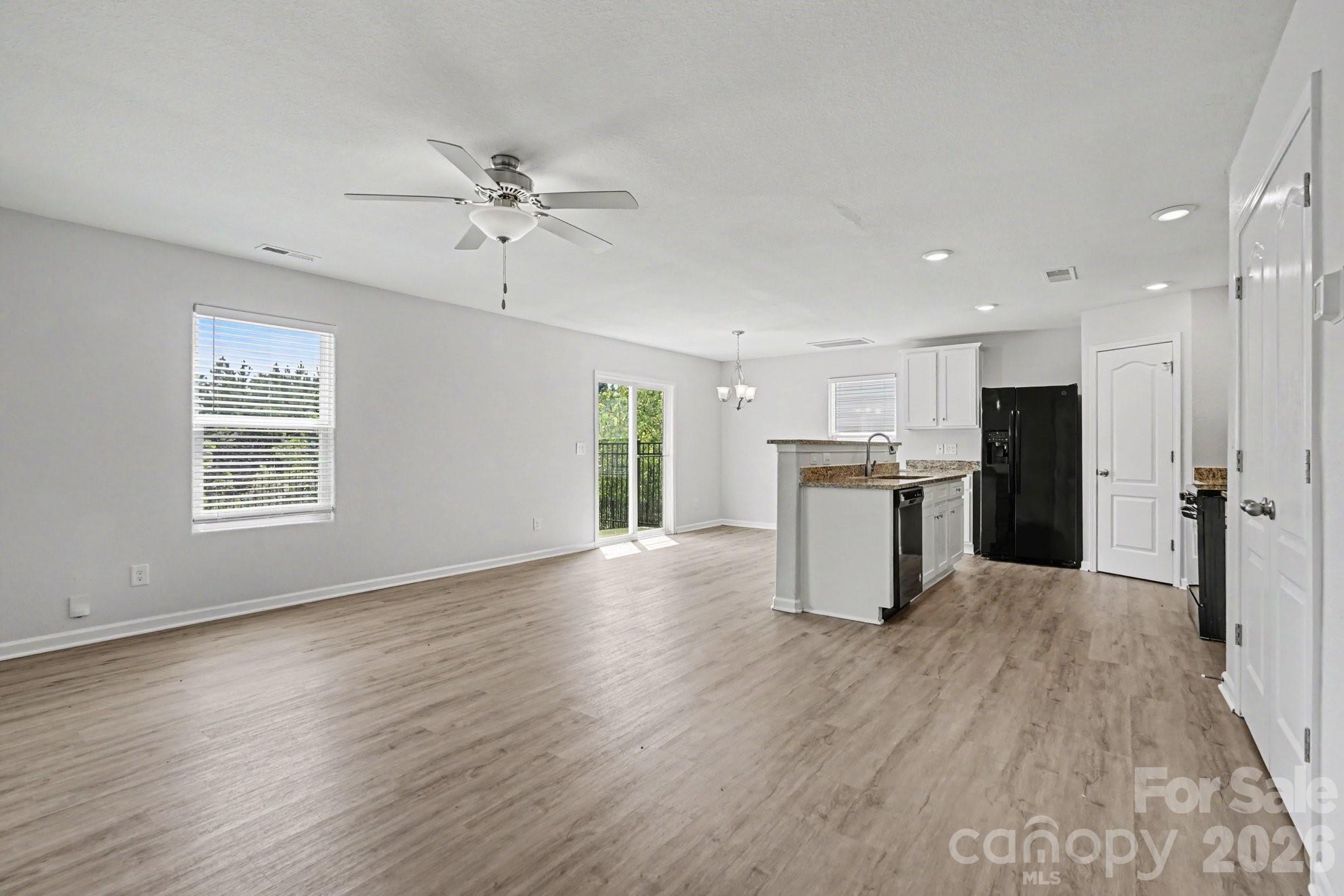 3915 Rosfield Drive Property Photo 3