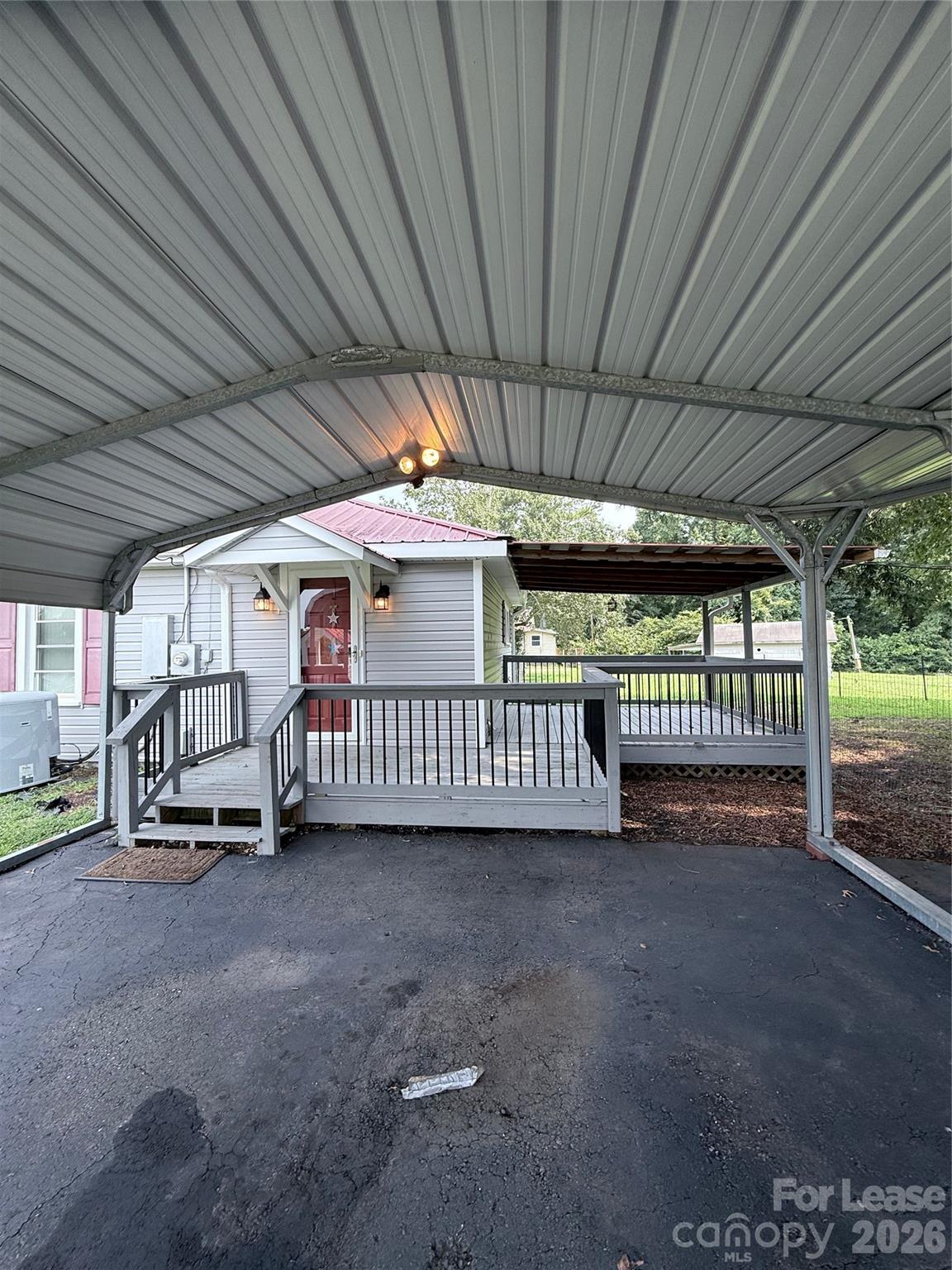 1547 N Piedmont Avenue Property Photo 3