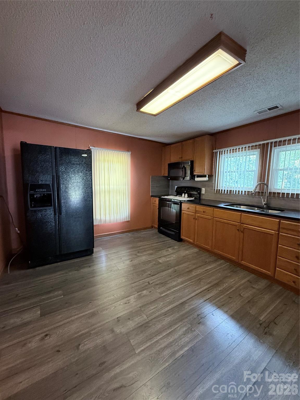 1547 N Piedmont Avenue Property Photo 5