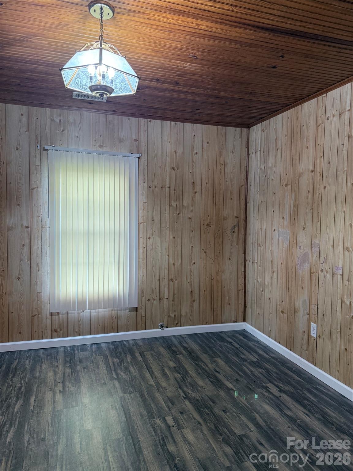 1547 N Piedmont Avenue Property Photo 8