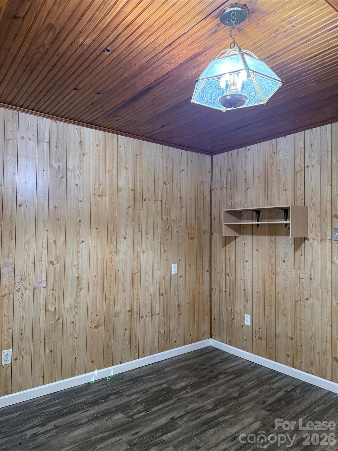 1547 N Piedmont Avenue Property Photo 9