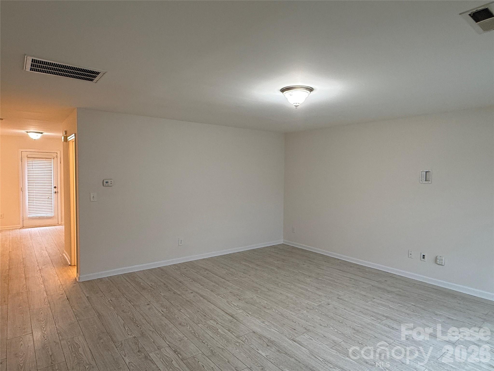 4820 Lynn Lee Circle Property Photo 3