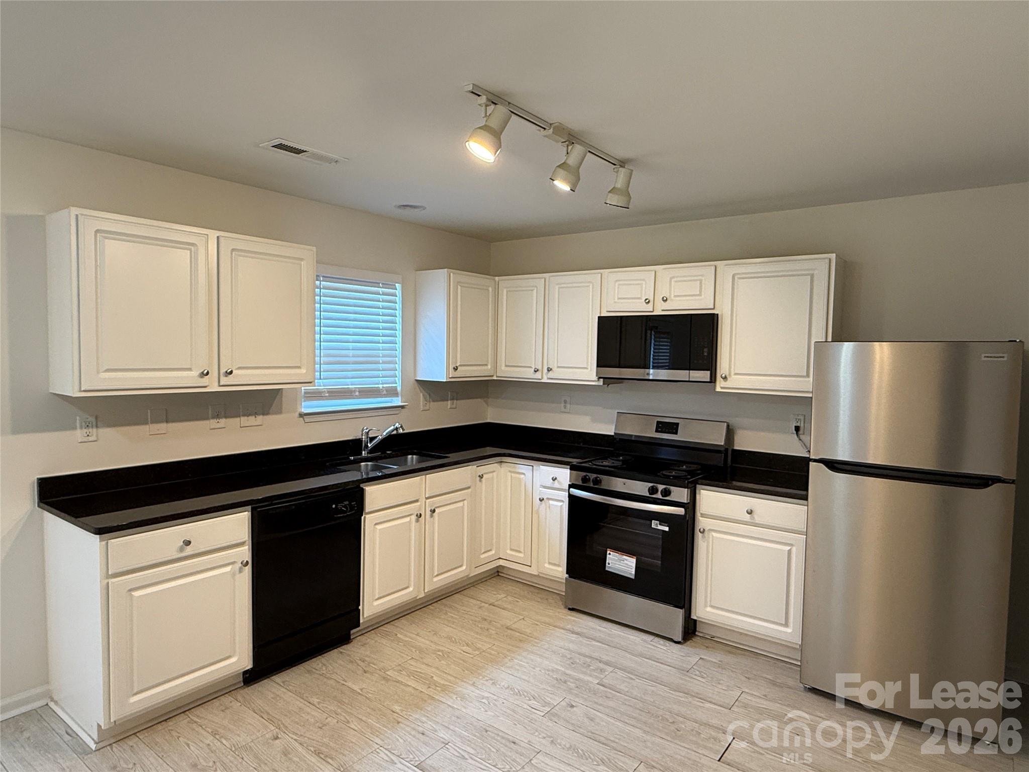 4820 Lynn Lee Circle Property Photo 4