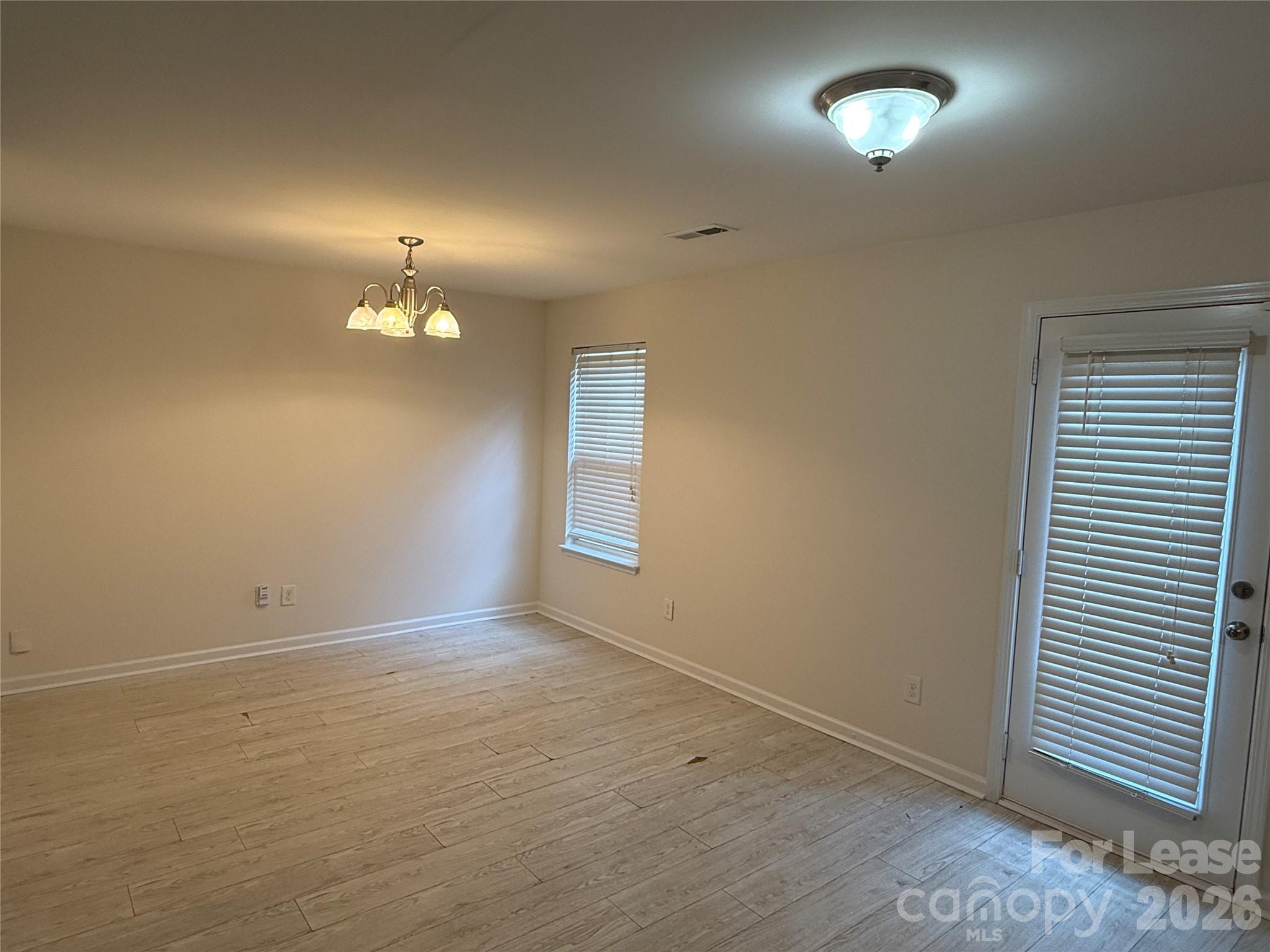 4820 Lynn Lee Circle Property Photo 5