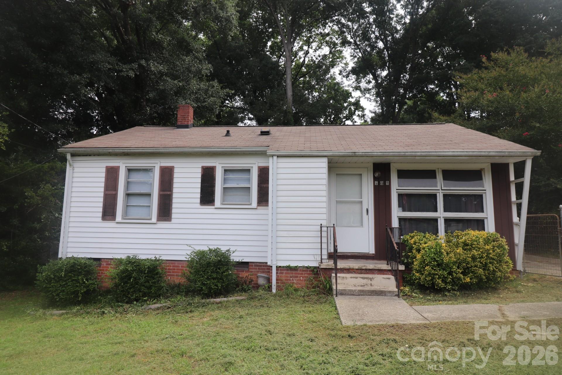 608 Westwood Circle Property Photo 1
