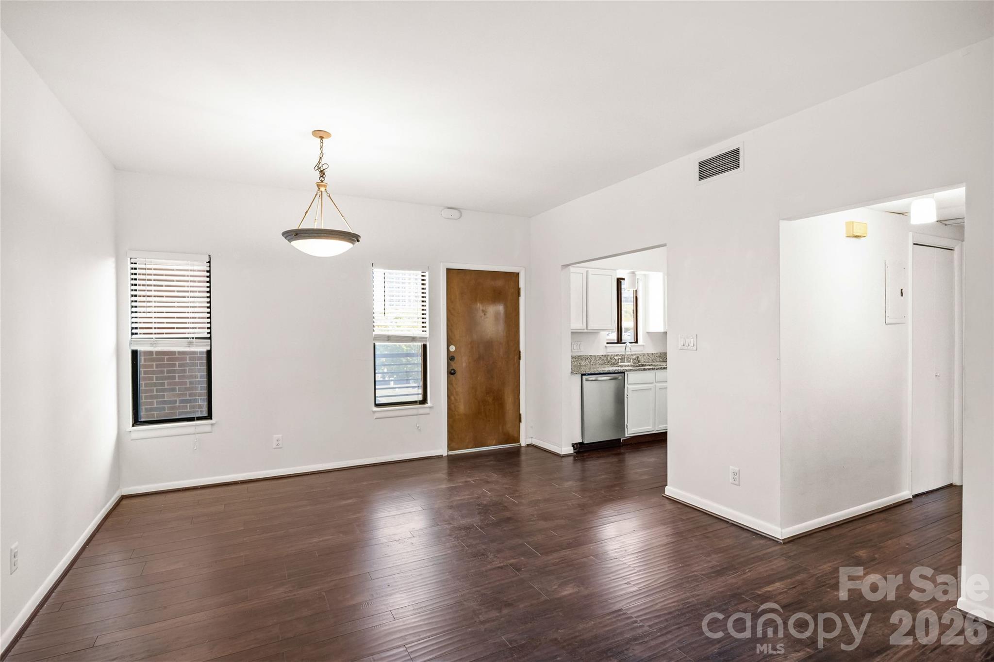 224 N Poplar Street 22 Property Photo 3