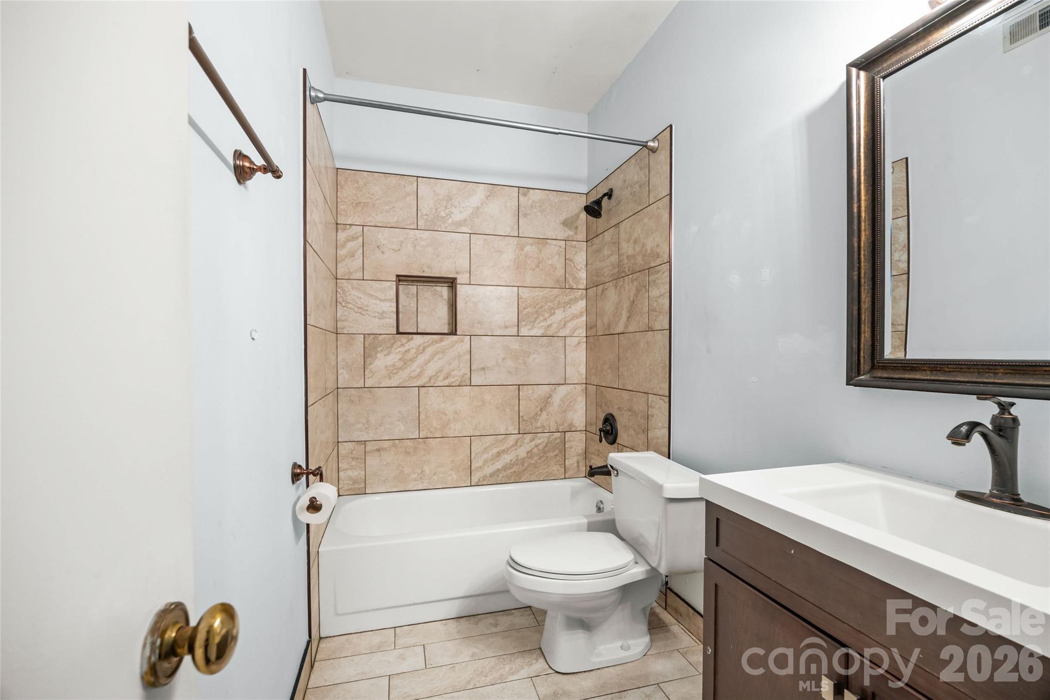 224 N Poplar Street 22 Property Photo 14