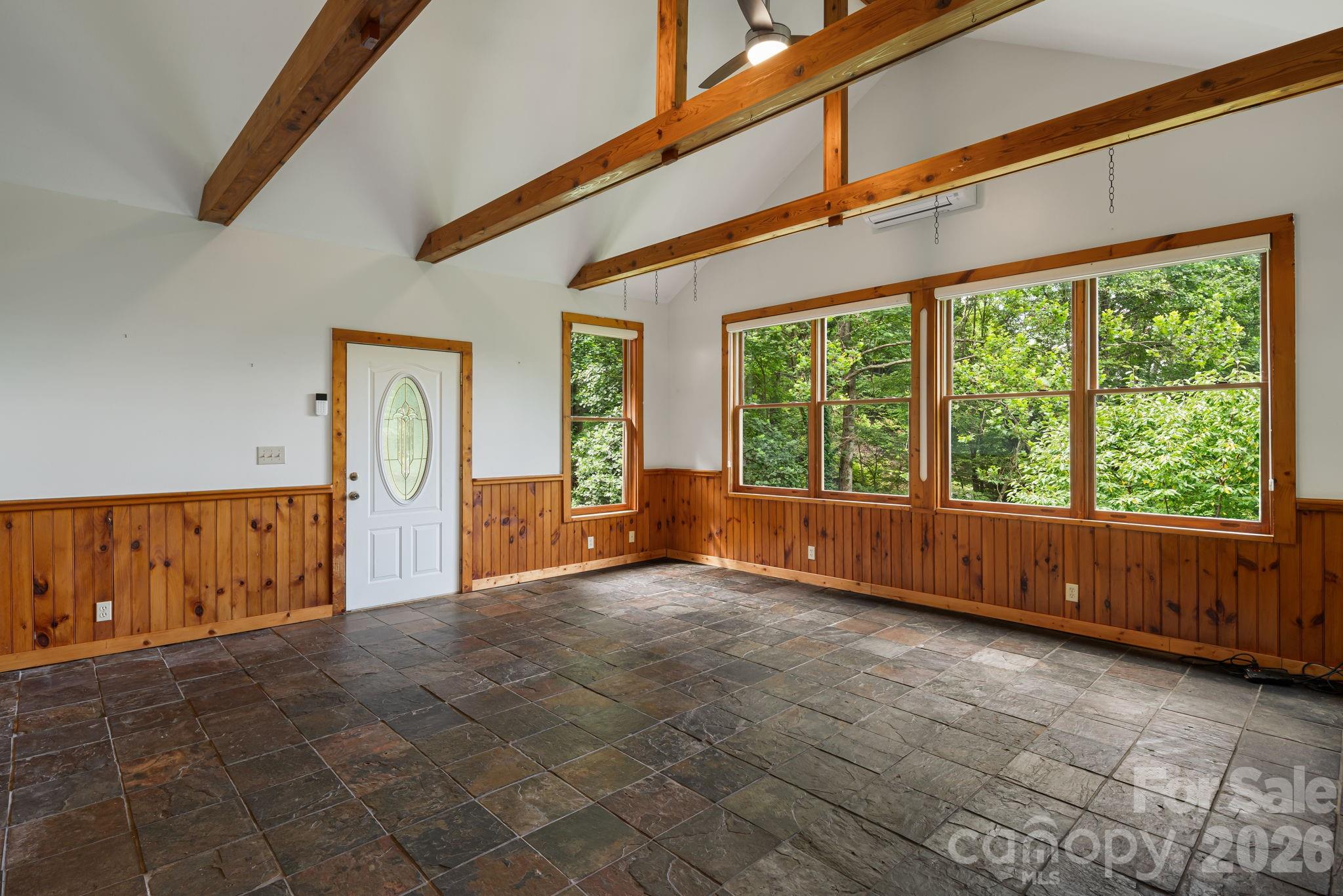 125 Hyacinth Drive Property Photo 3