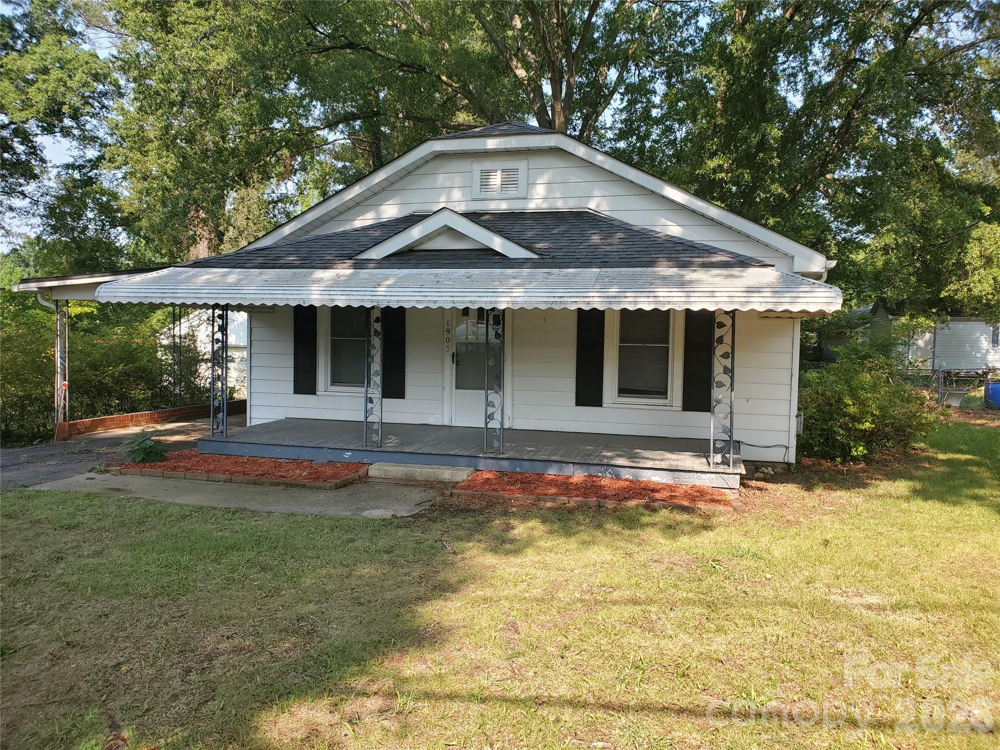 1905 Crestmont Avenue Property Photo 2