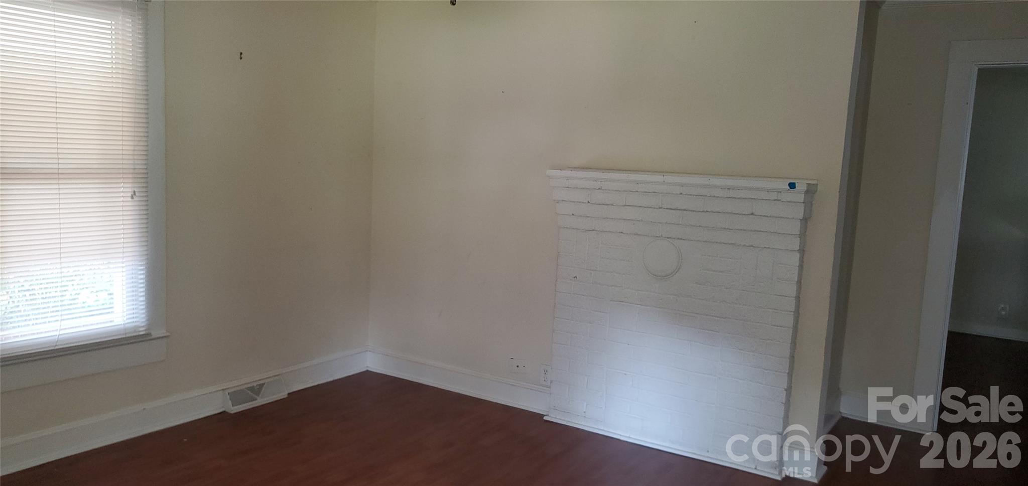 1905 Crestmont Avenue Property Photo 4