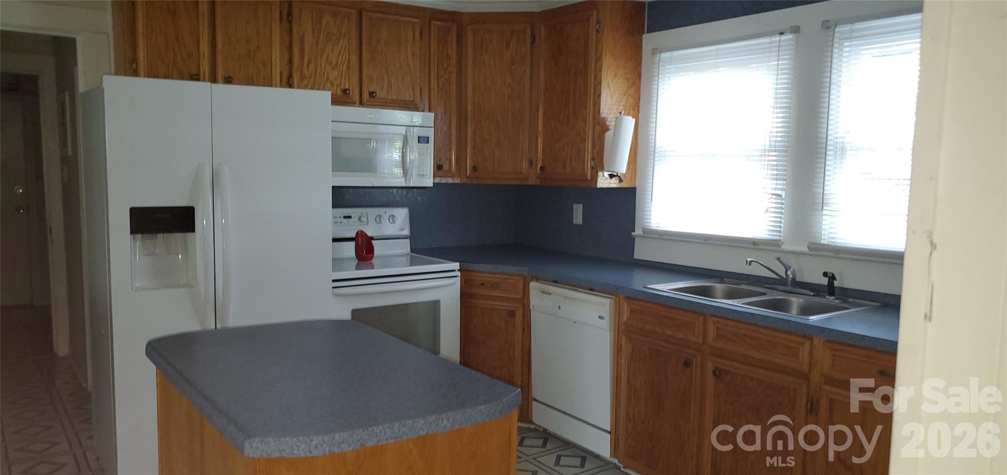 1905 Crestmont Avenue Property Photo 5