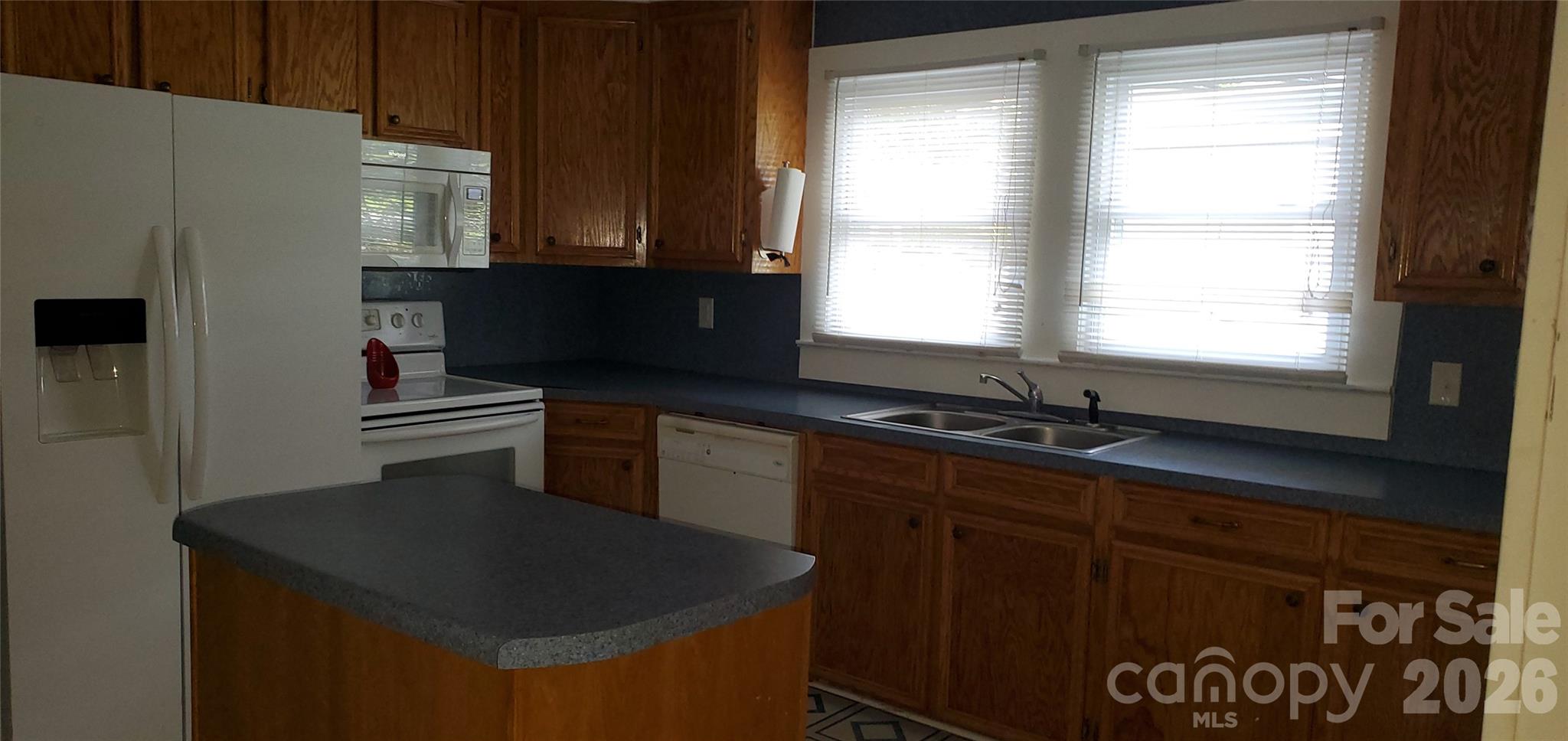 1905 Crestmont Avenue Property Photo 6