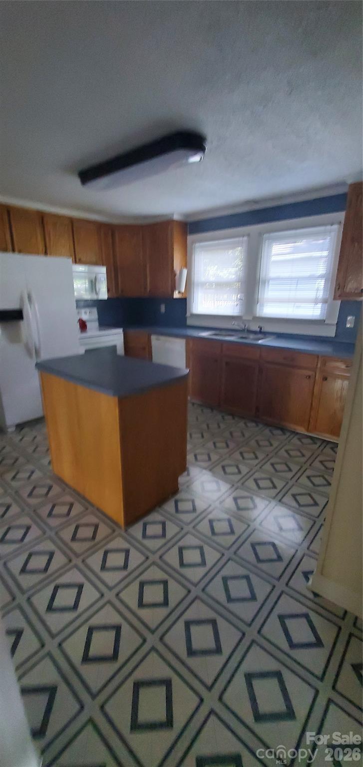 1905 Crestmont Avenue Property Photo 7