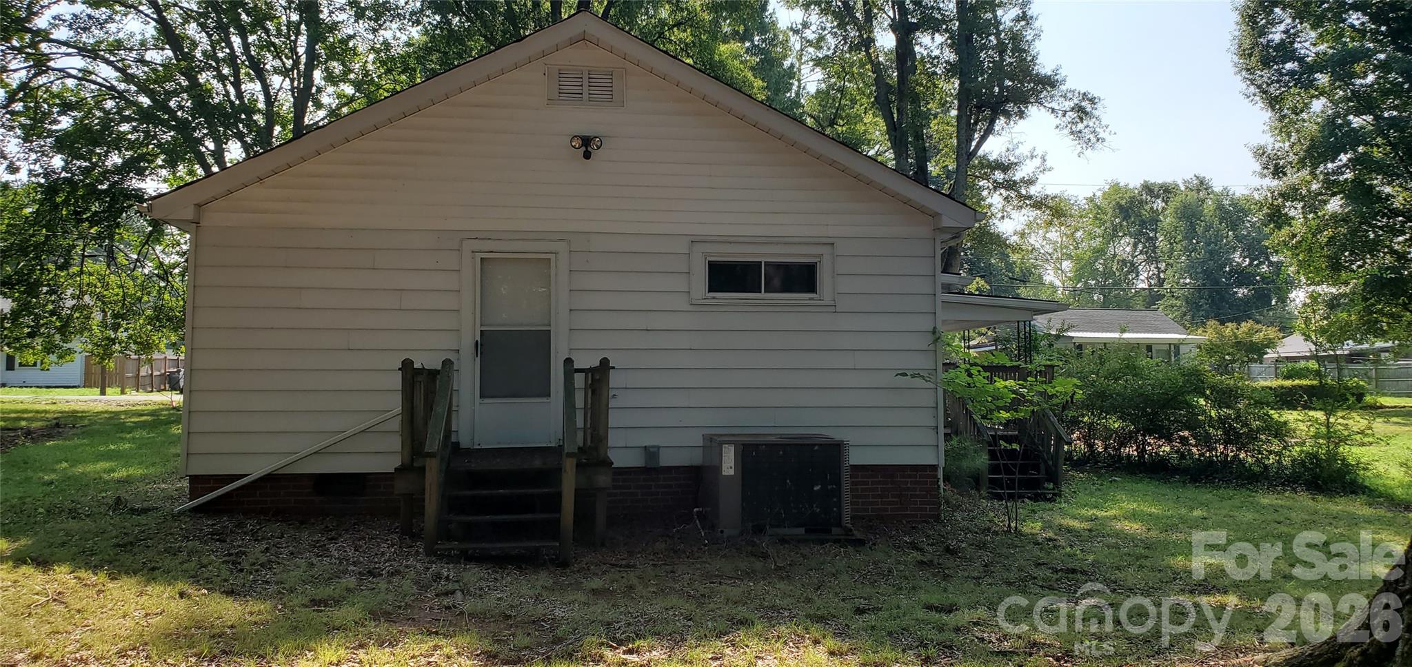 1905 Crestmont Avenue Property Photo 15
