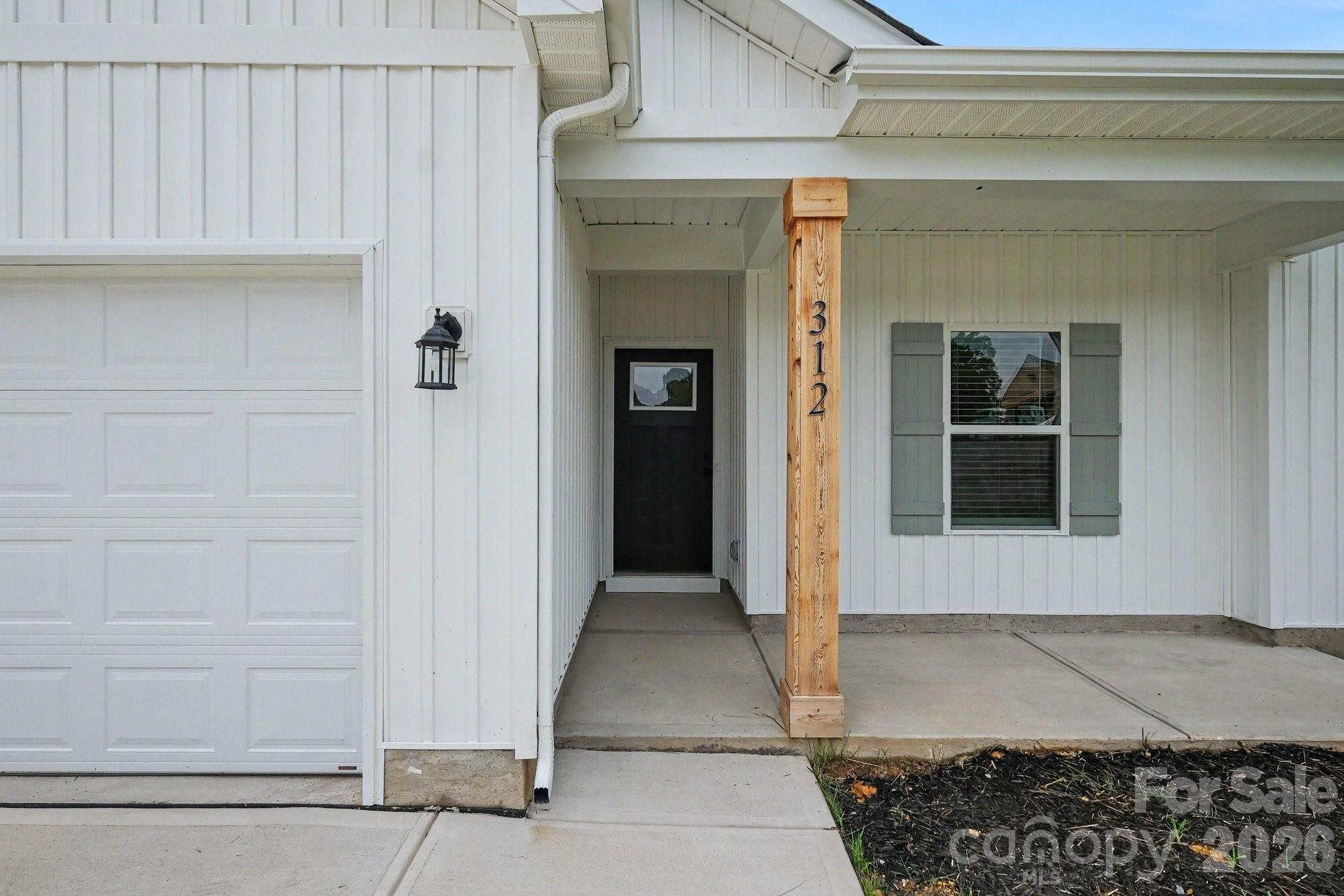 312 E Talleyrand Avenue Property Photo 2
