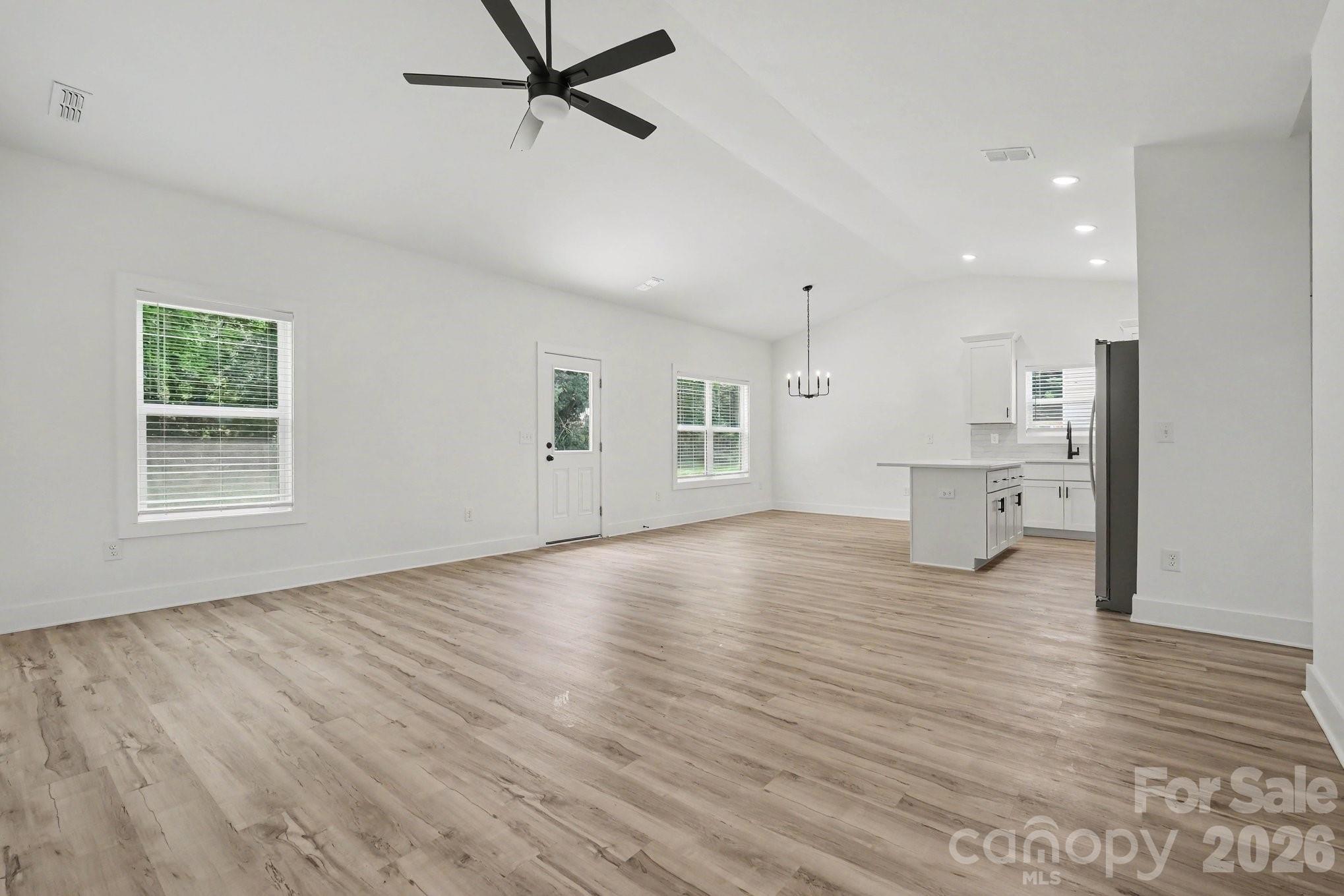 312 E Talleyrand Avenue Property Photo 3