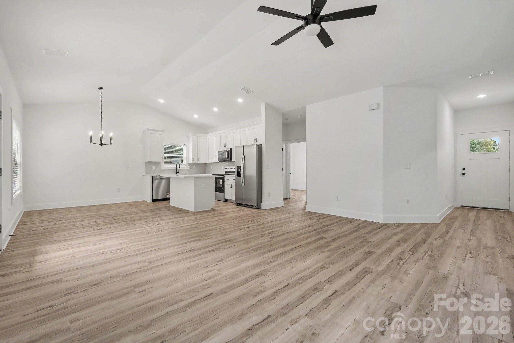 312 E Talleyrand Avenue Property Photo 4