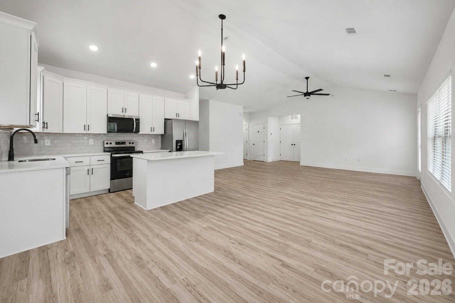 312 E Talleyrand Avenue Property Photo 5
