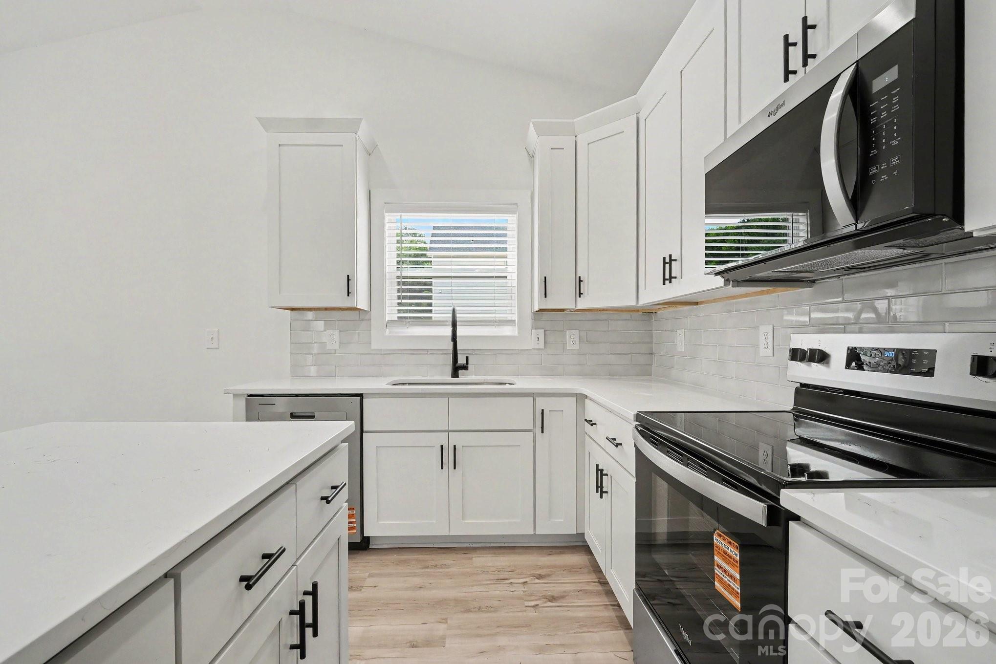 312 E Talleyrand Avenue Property Photo 7