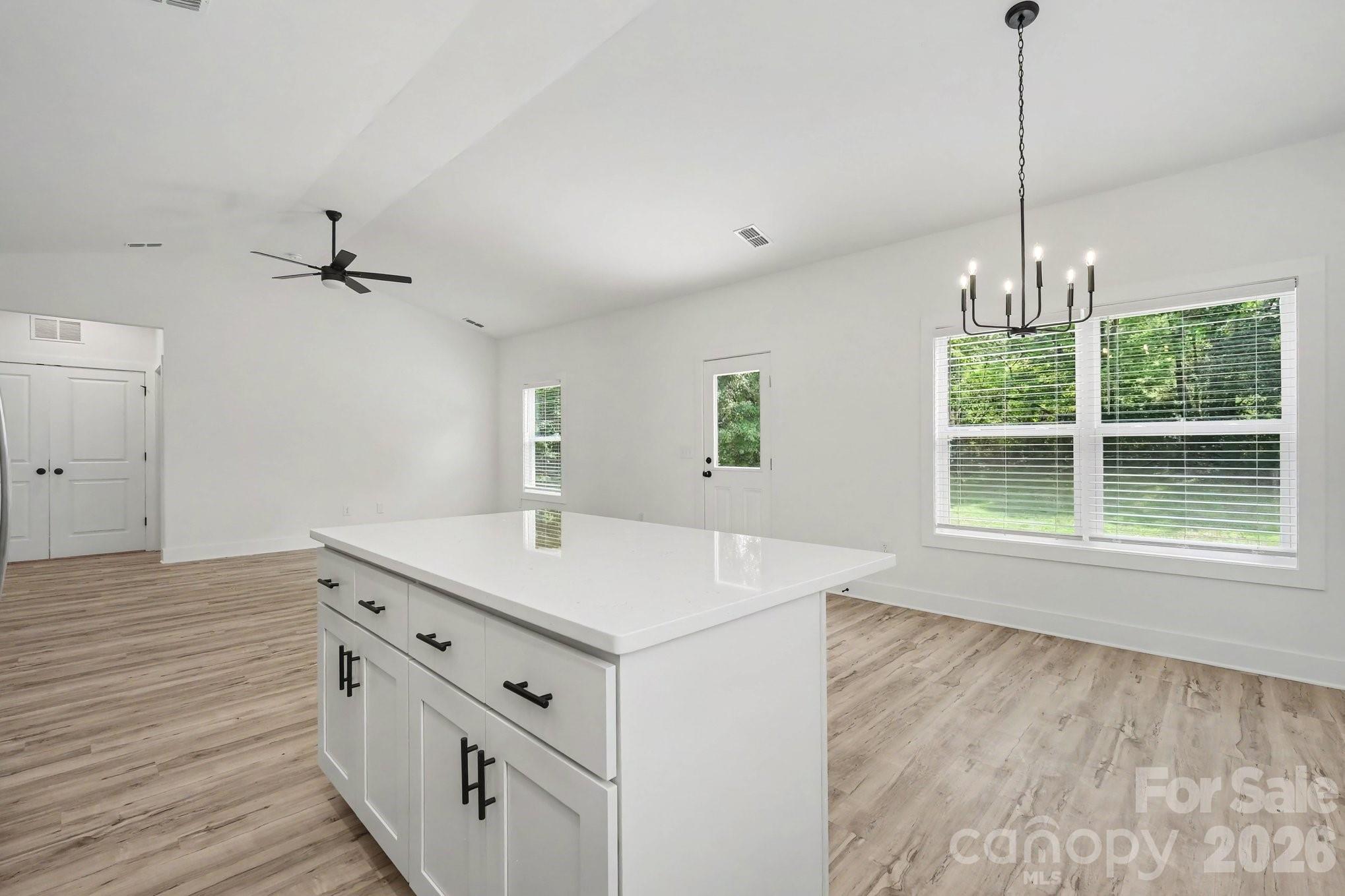 312 E Talleyrand Avenue Property Photo 8