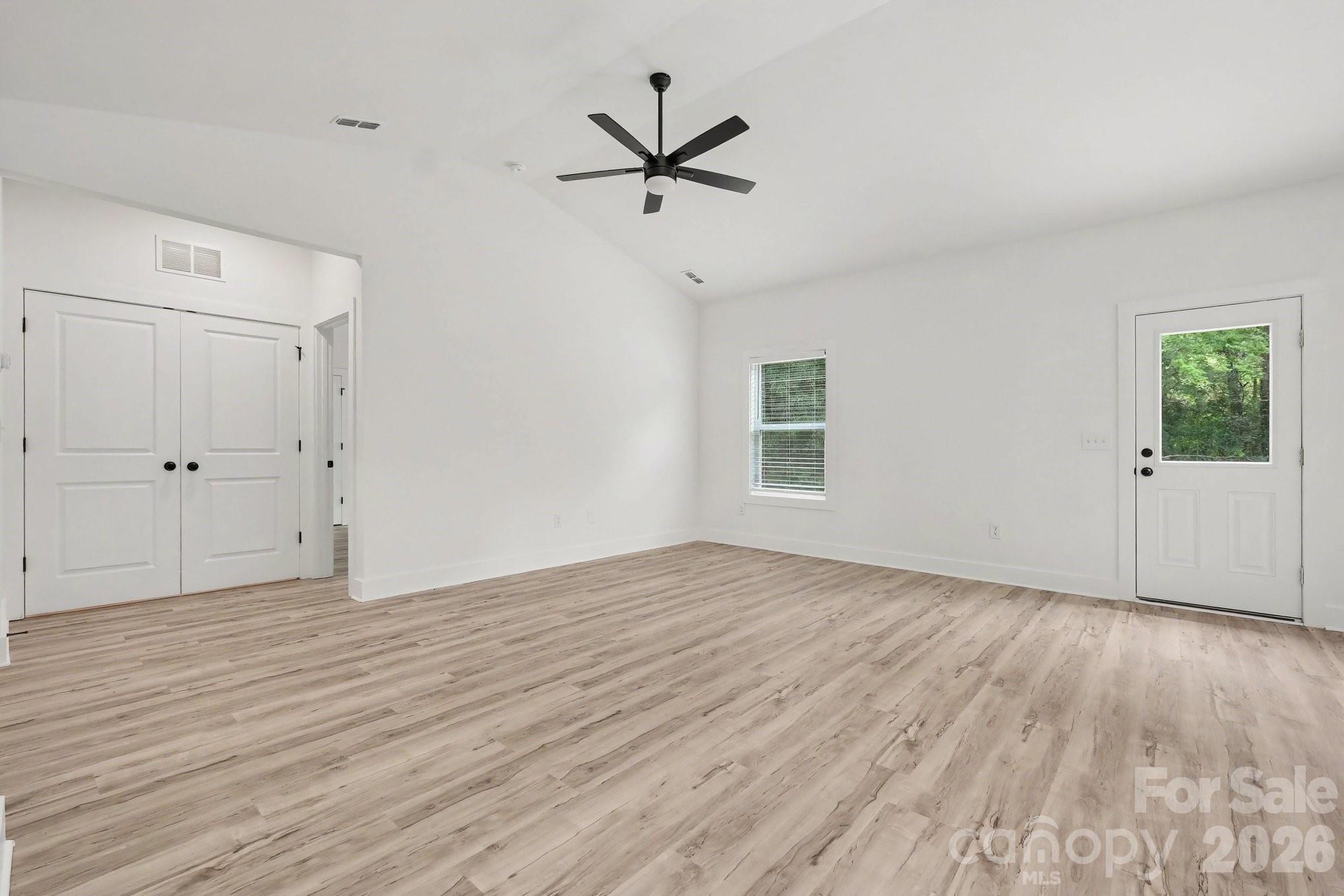 312 E Talleyrand Avenue Property Photo 9