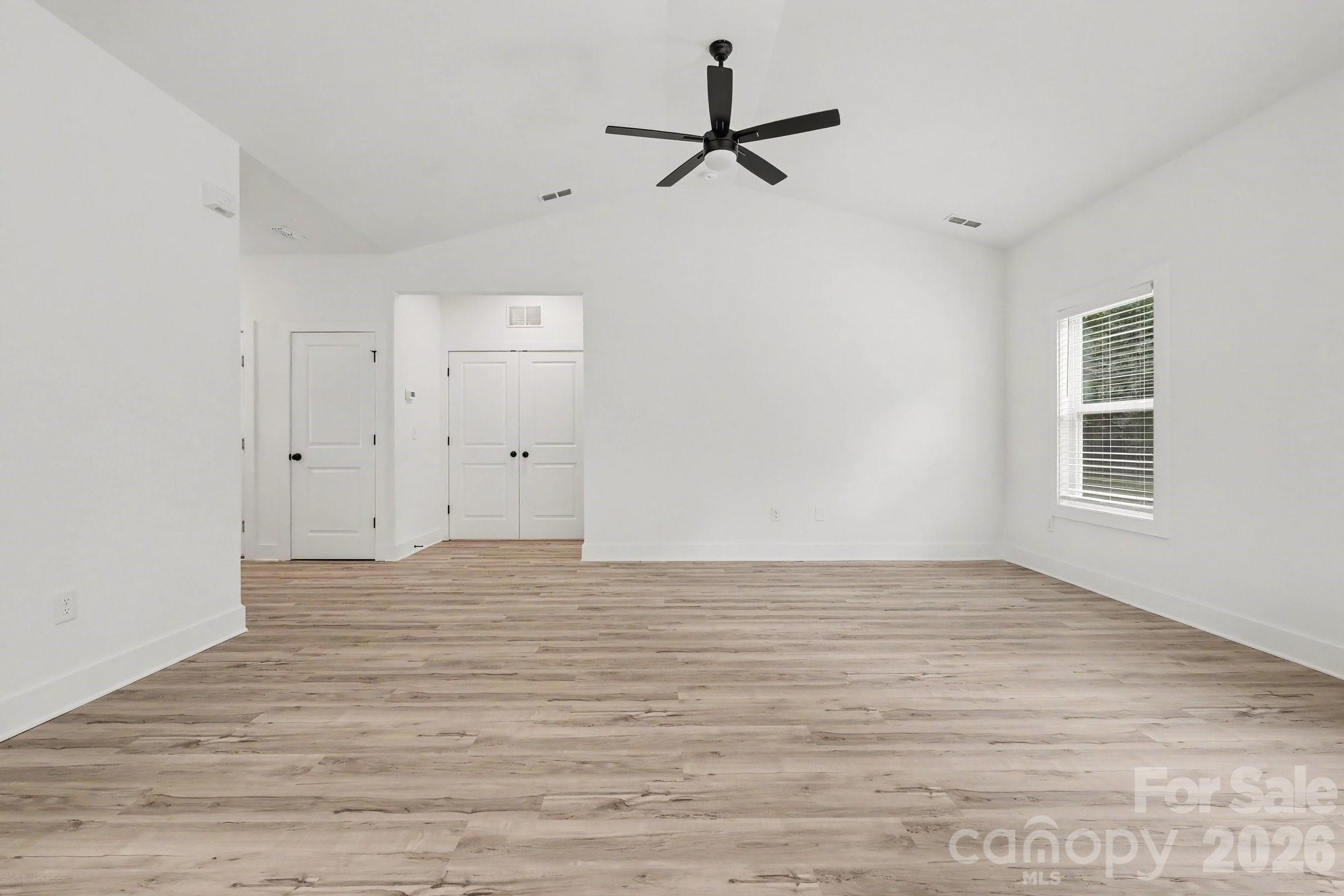 312 E Talleyrand Avenue Property Photo 10