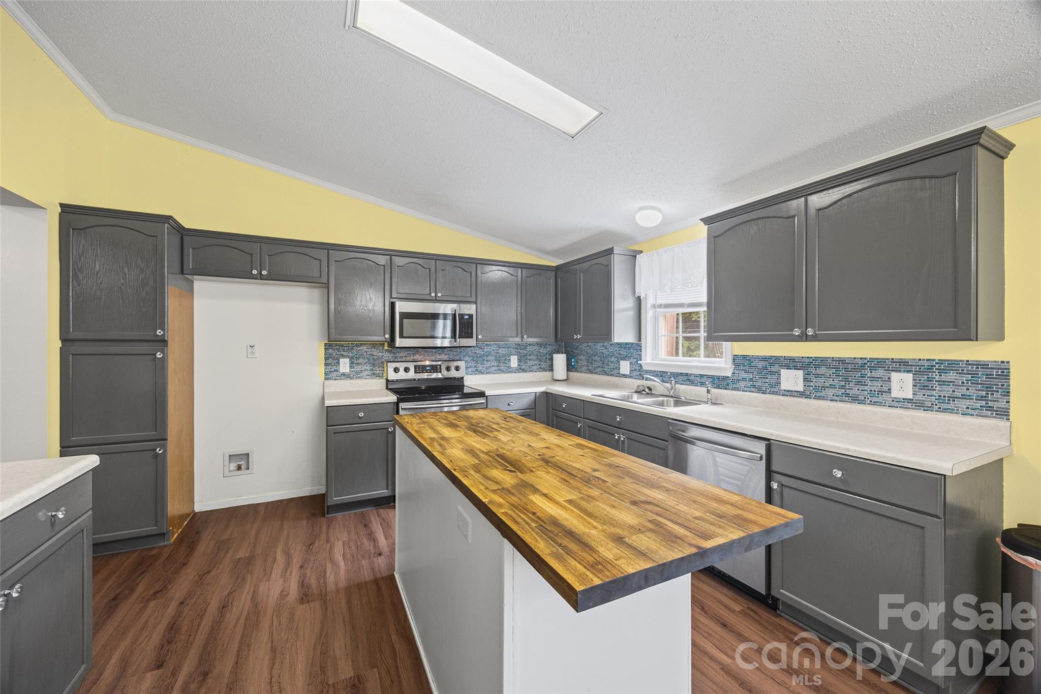 5440 Winden Road Property Photo 12