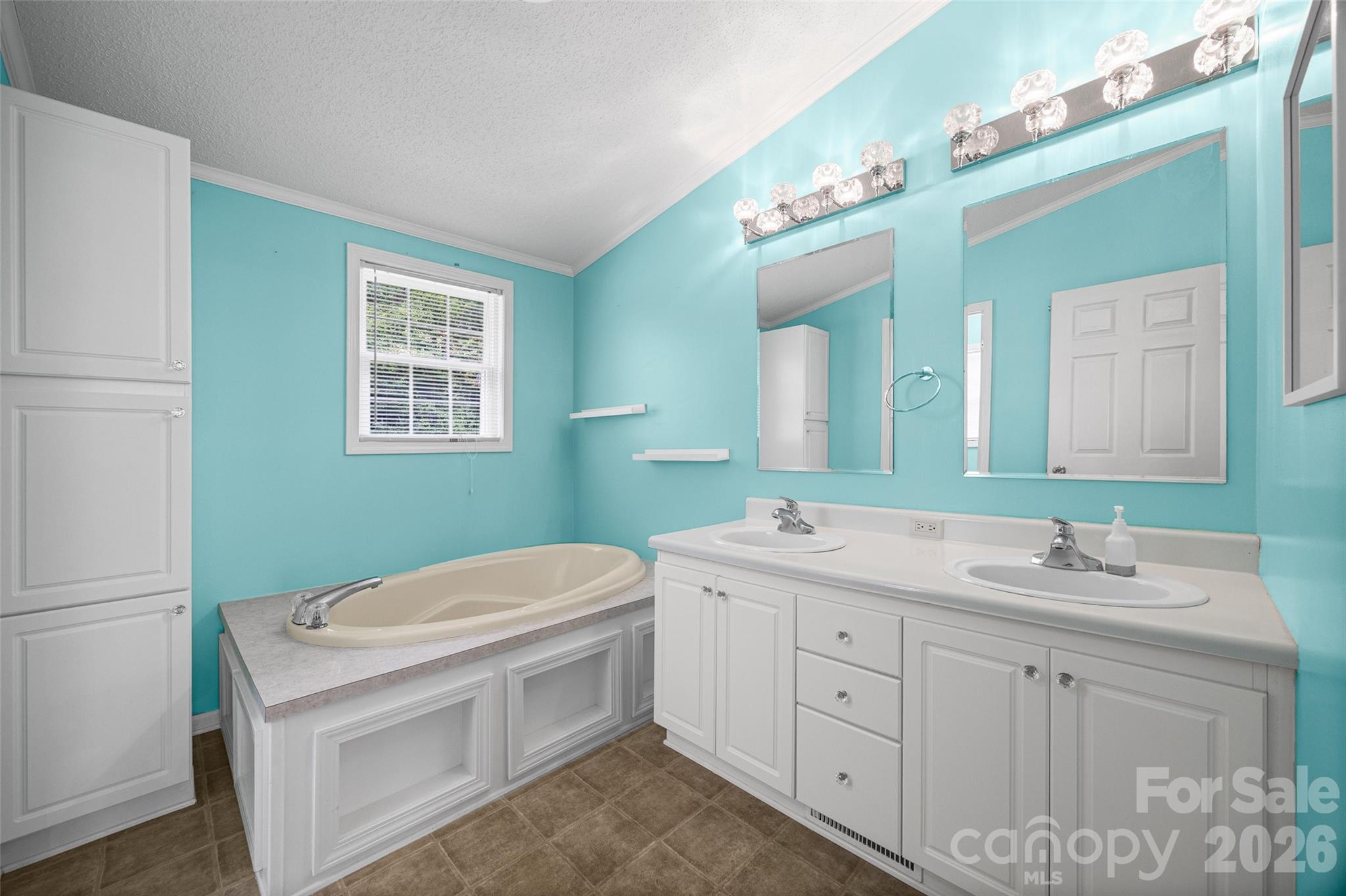 5440 Winden Road Property Photo 16