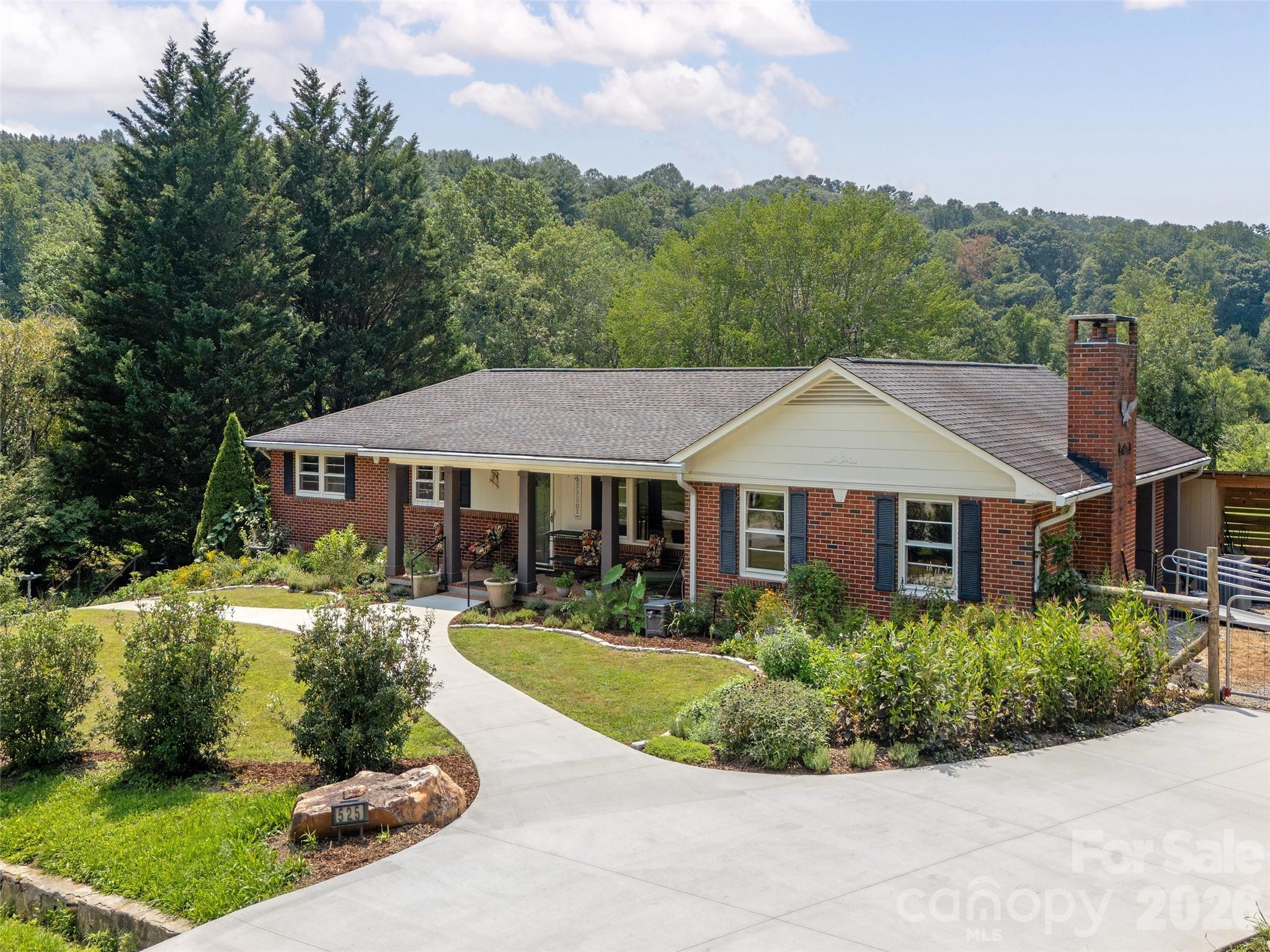 525 Carson Drive Property Photo 1