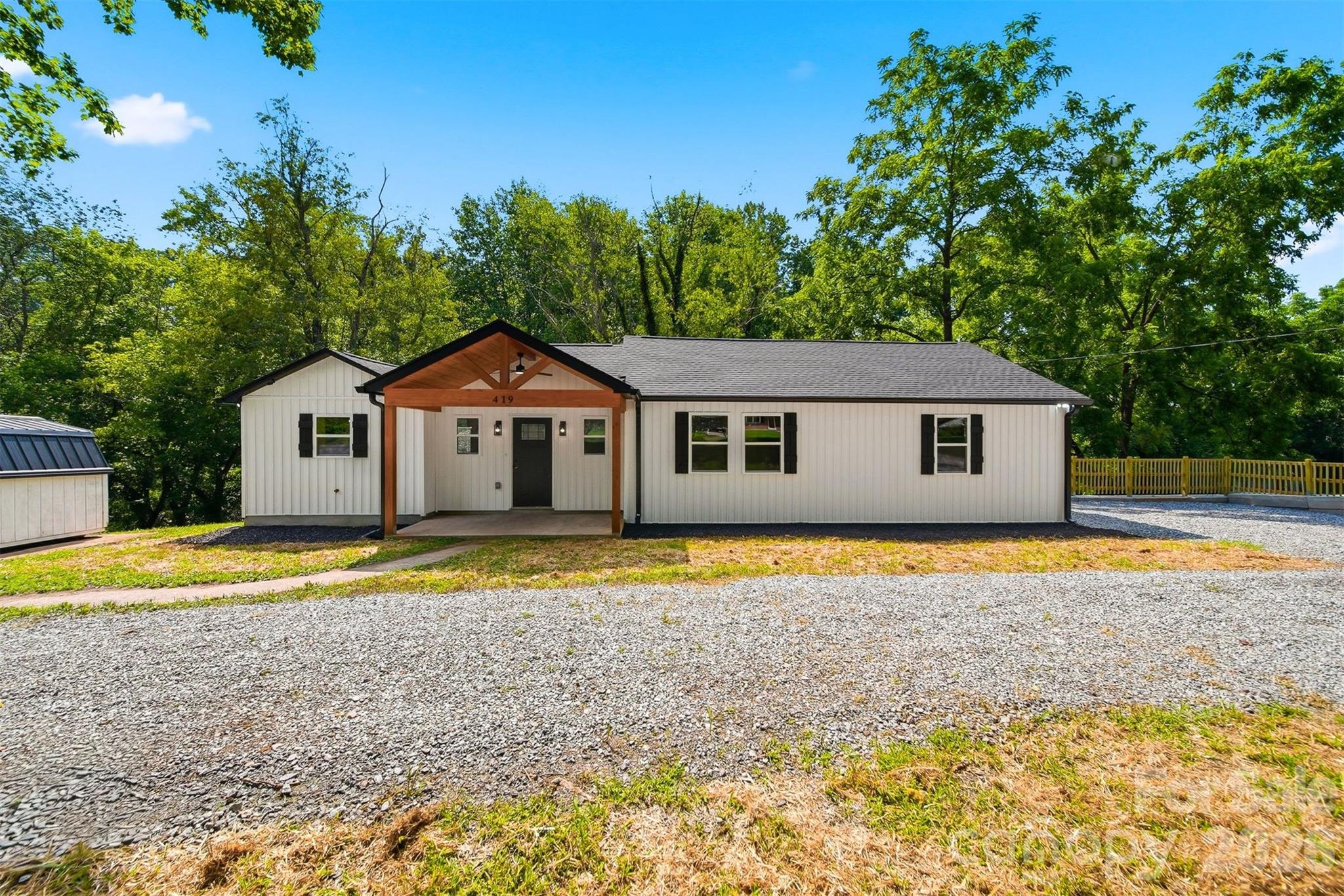 419 Rockyford Street Property Photo 3
