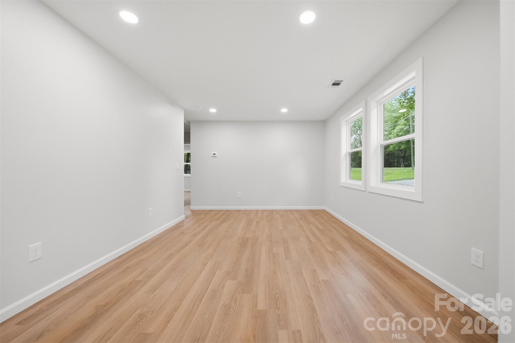 419 Rockyford Street Property Photo 6