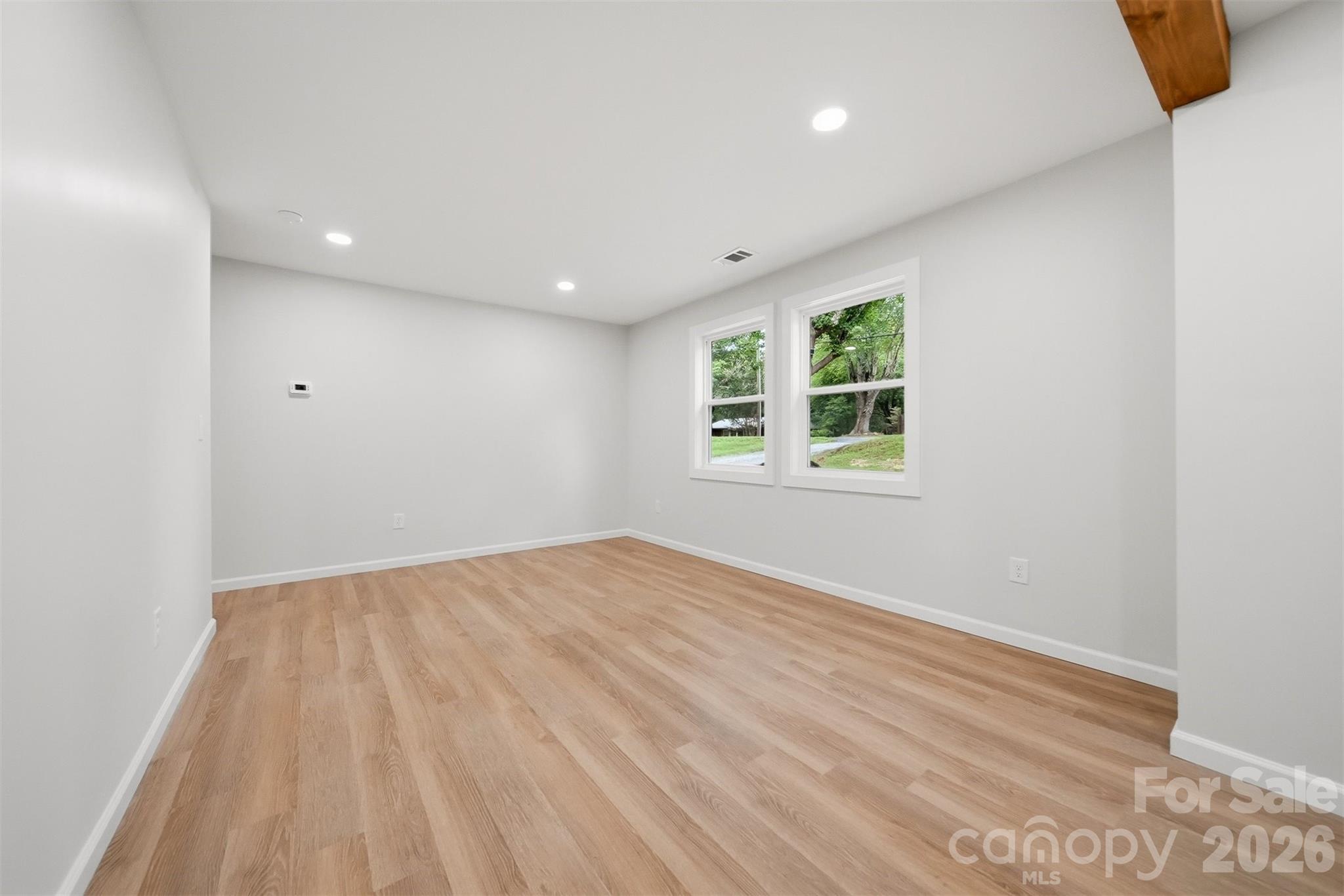 419 Rockyford Street Property Photo 7