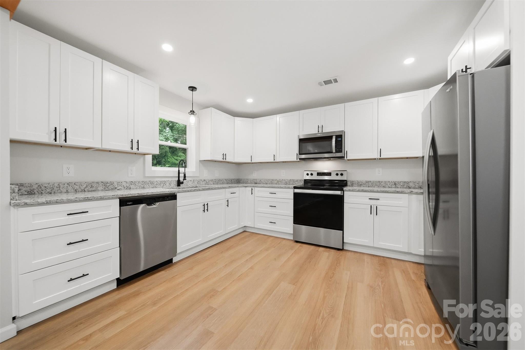419 Rockyford Street Property Photo 11