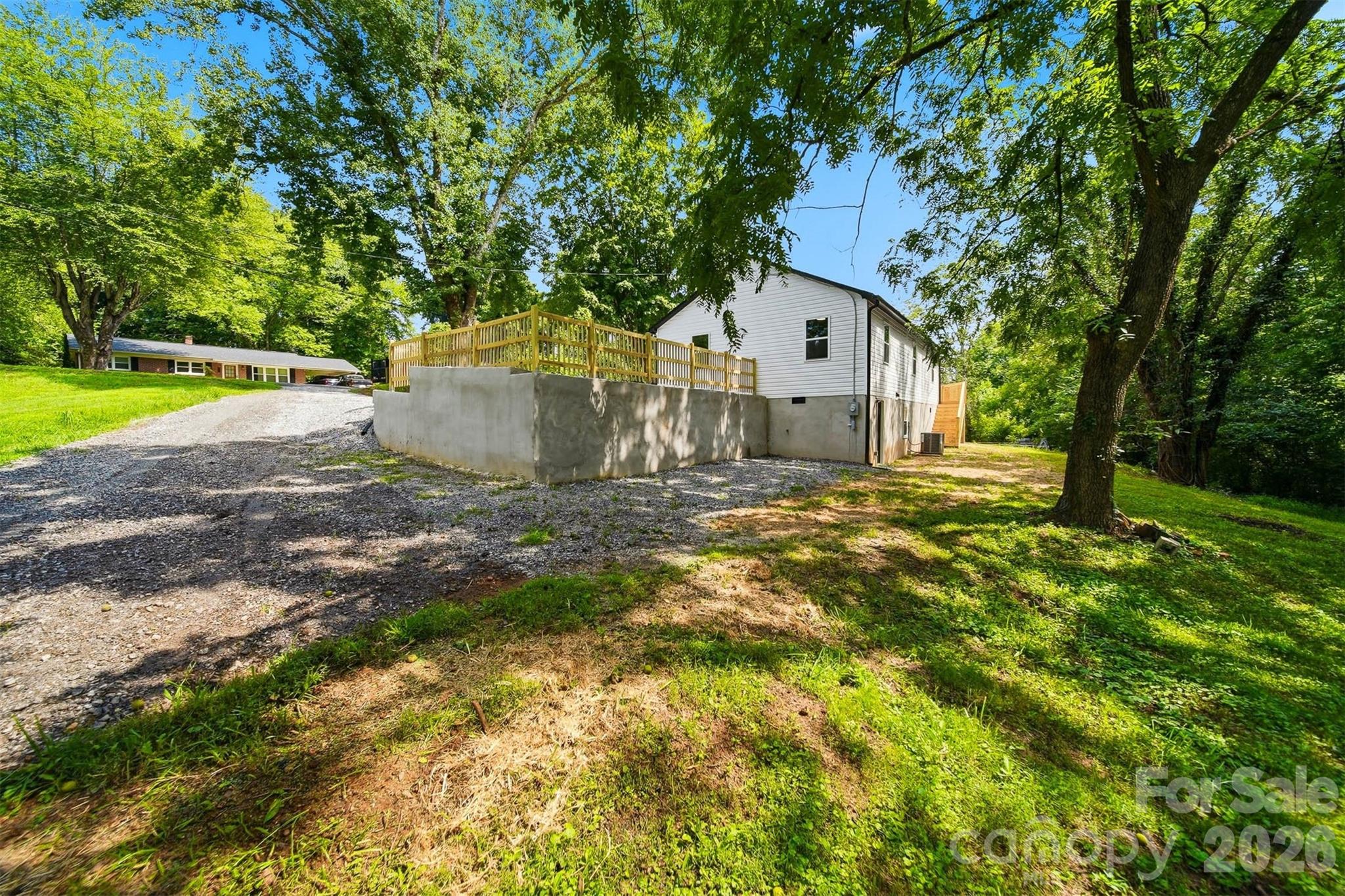 419 Rockyford Street Property Photo 34
