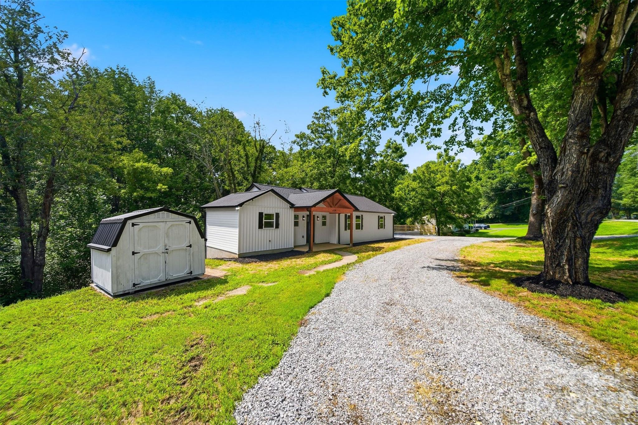 419 Rockyford Street Property Photo 36