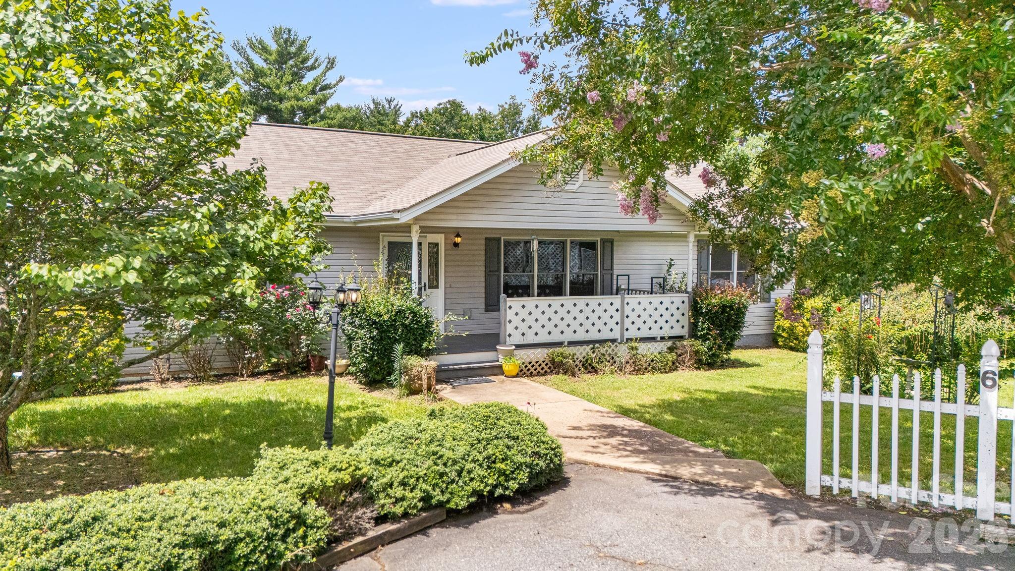 6 Arrowhead Lane Property Photo 3