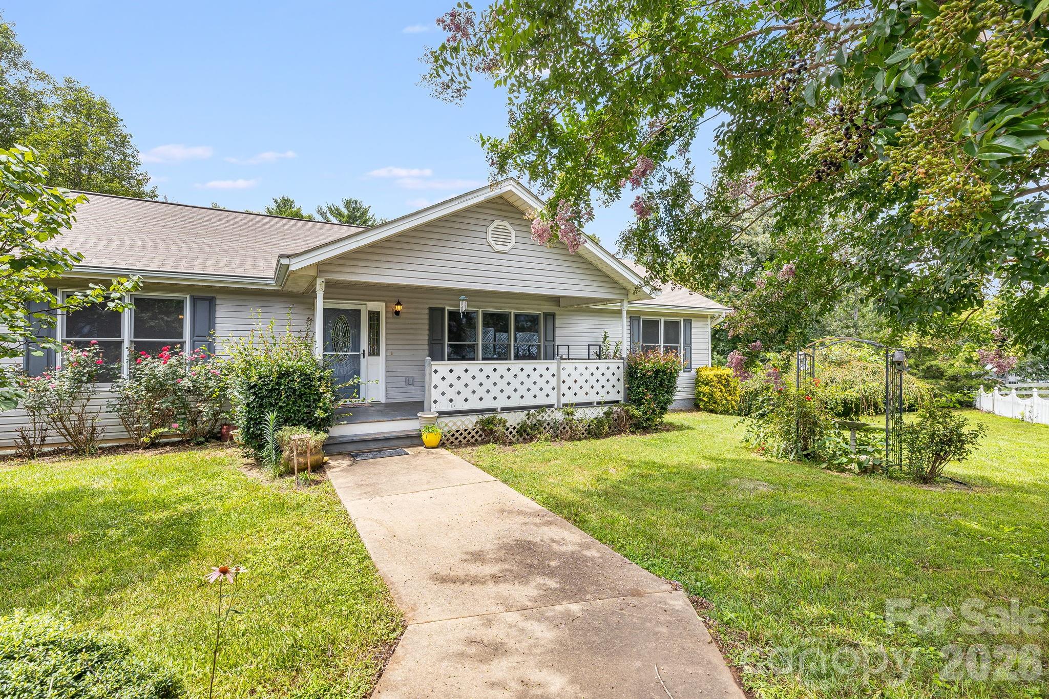 6 Arrowhead Lane Property Photo 4