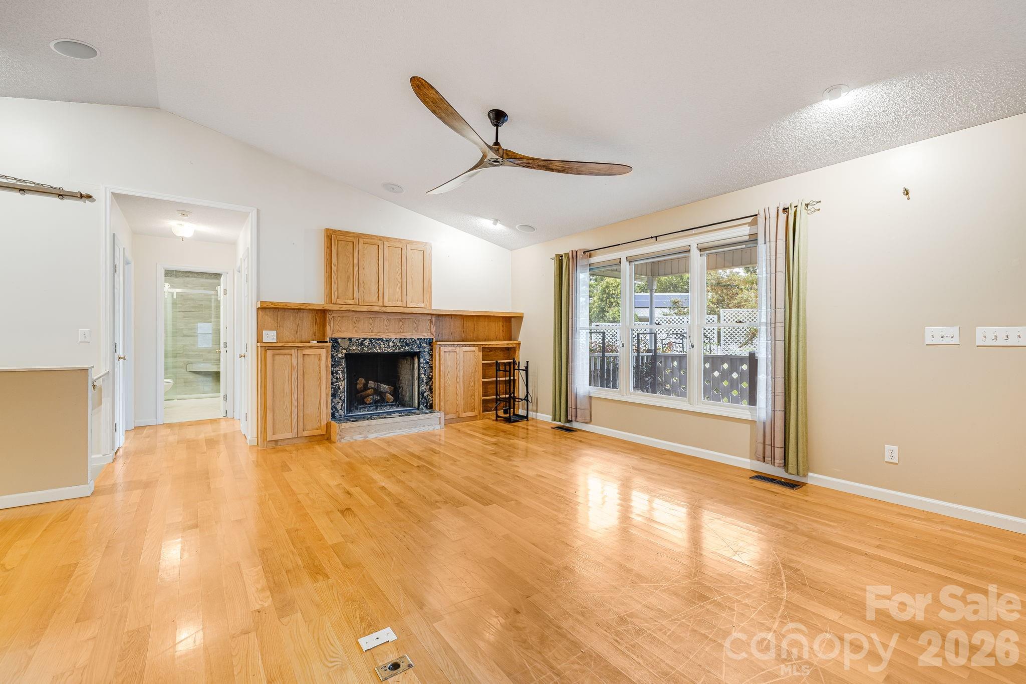 6 Arrowhead Lane Property Photo 8