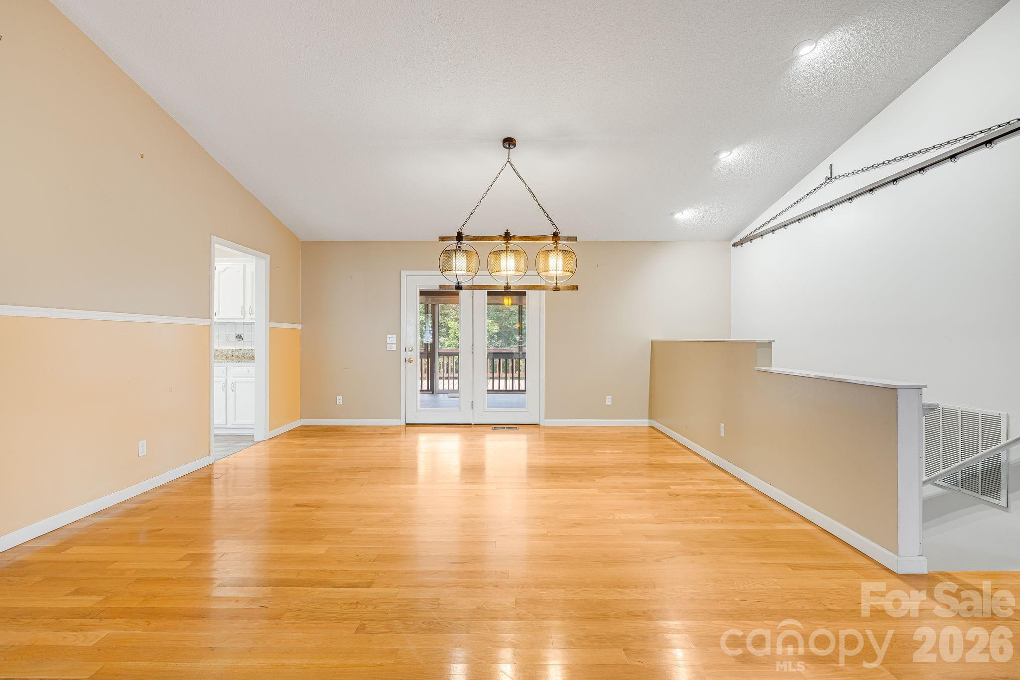 6 Arrowhead Lane Property Photo 10