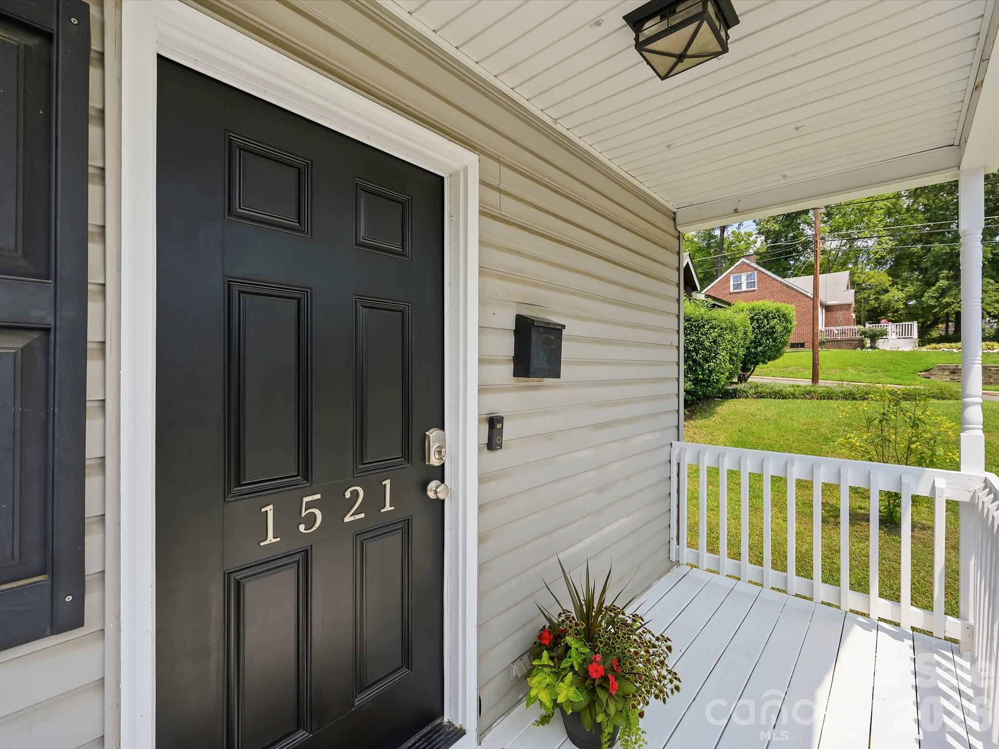 1521 Sumter Avenue Property Photo 1