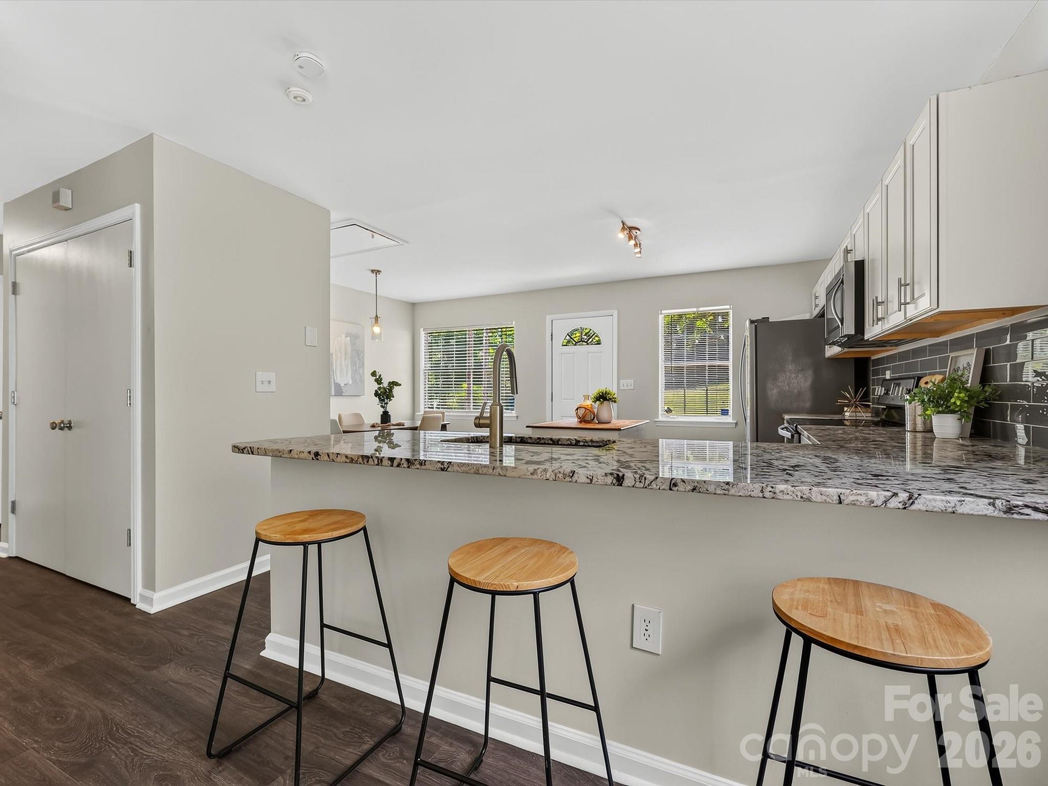 1521 Sumter Avenue Property Photo 6