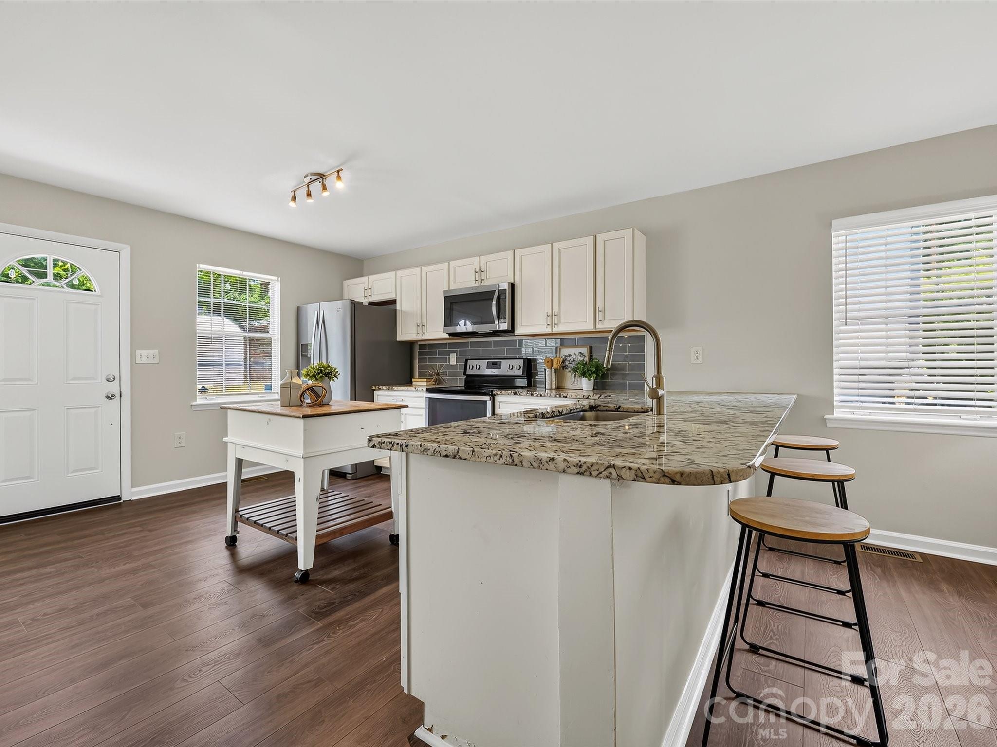 1521 Sumter Avenue Property Photo 8